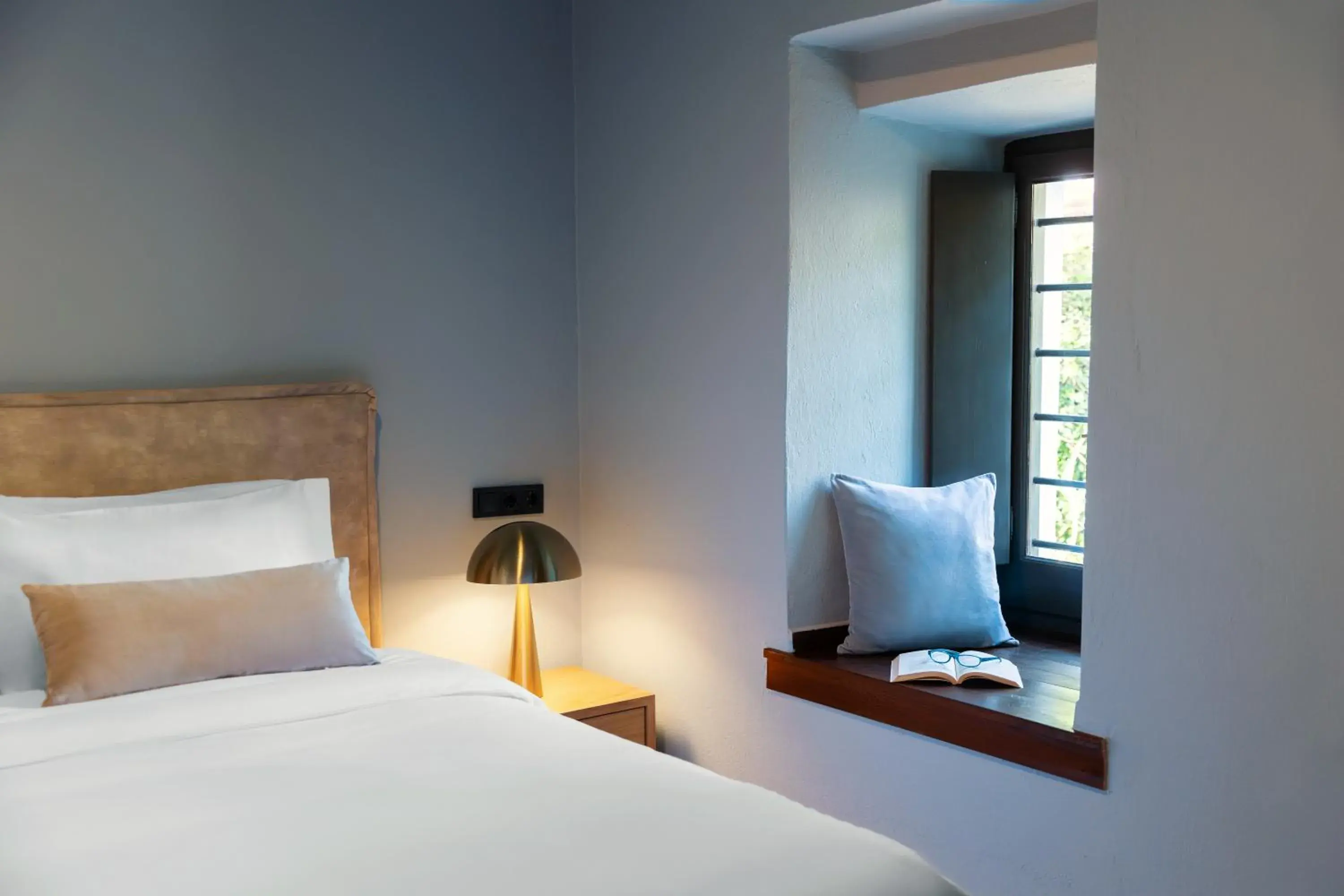 Decorative detail, Bed in Kenta Mountain Hotel & Gastrobar Decorative detail, Bed in Kenta Mountain Hotel & Gastrobar