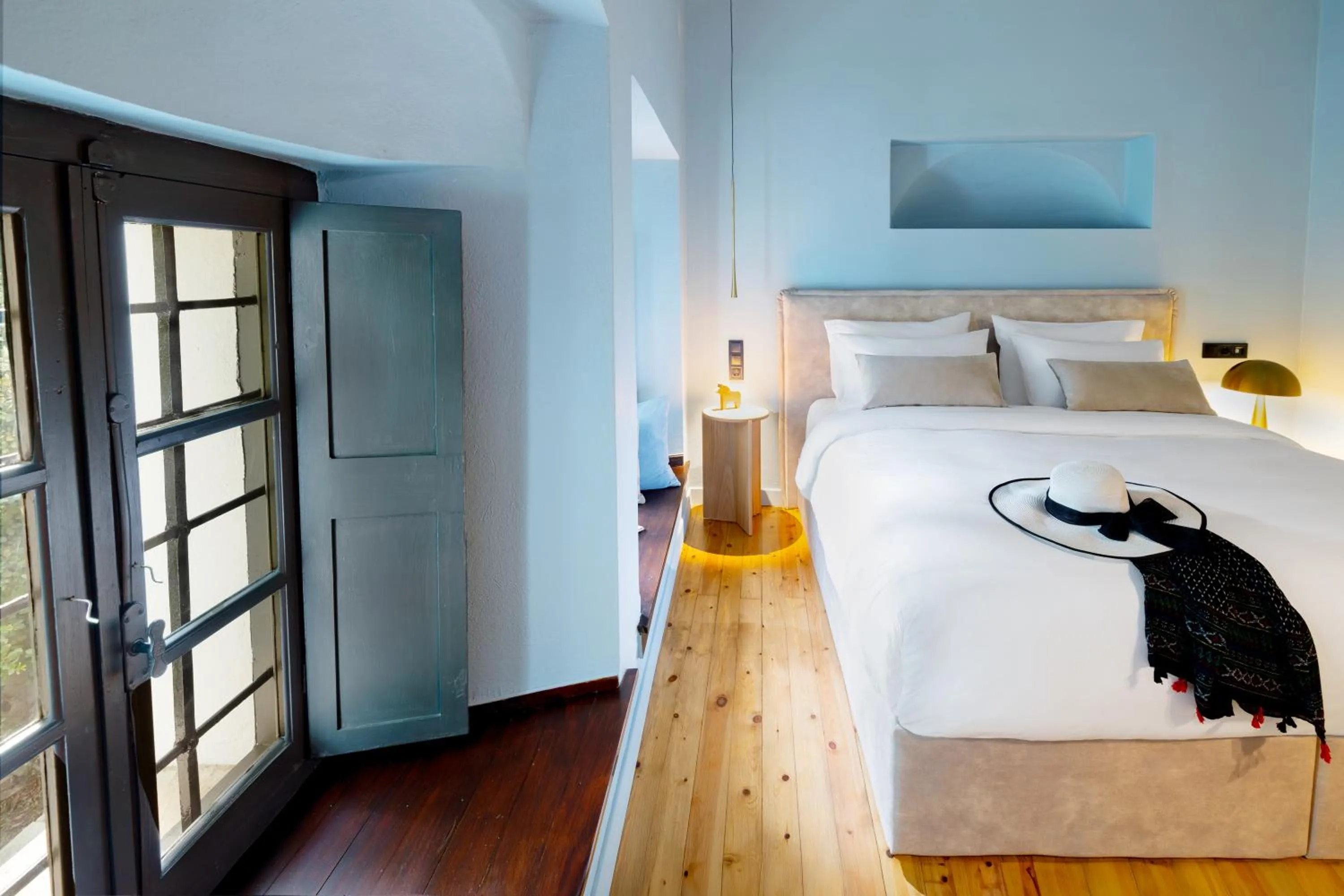 View (from property/room), Bed in Kenta Mountain Hotel & Gastrobar