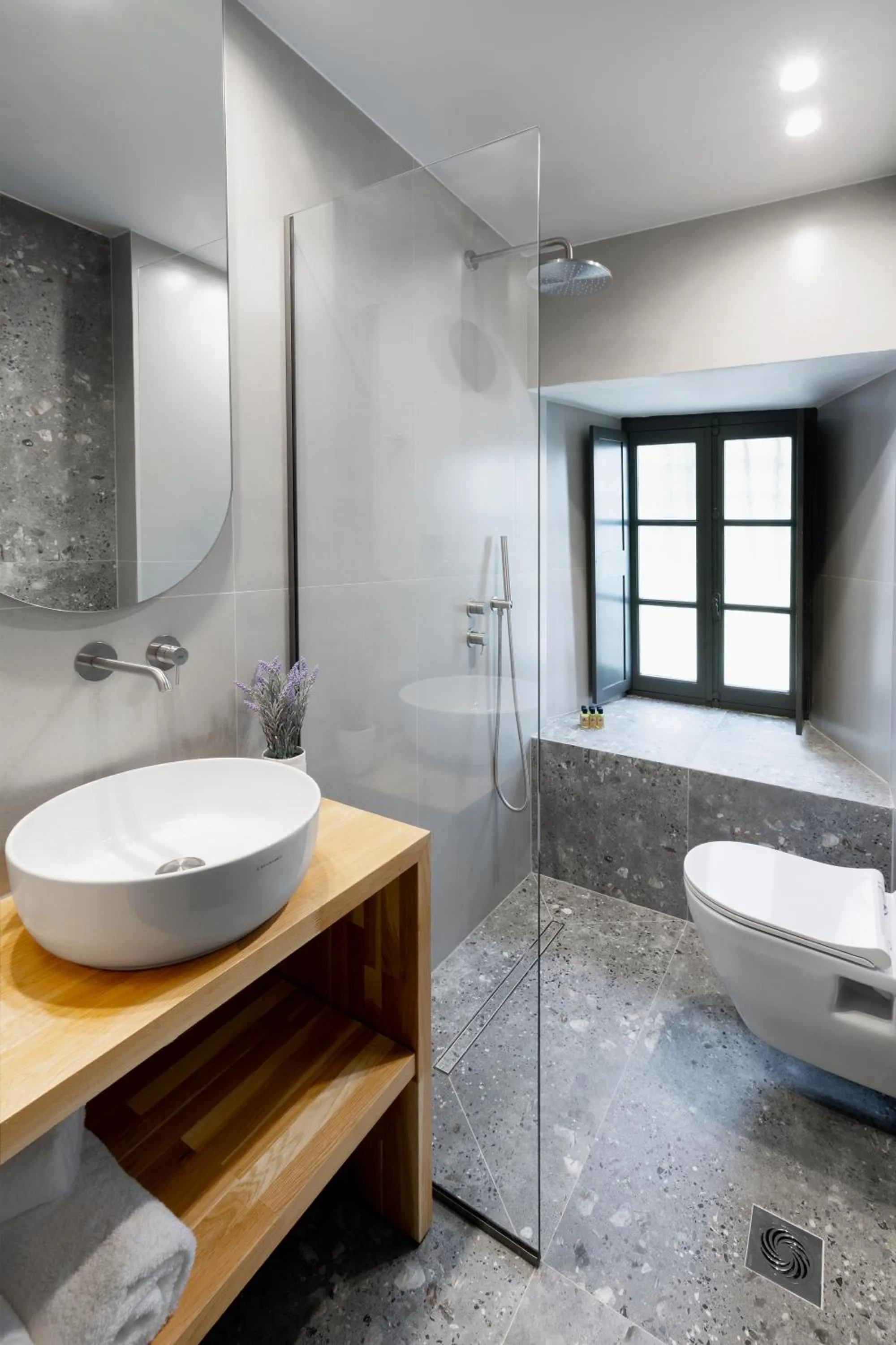 Shower in Kenta Mountain Hotel & Gastrobar