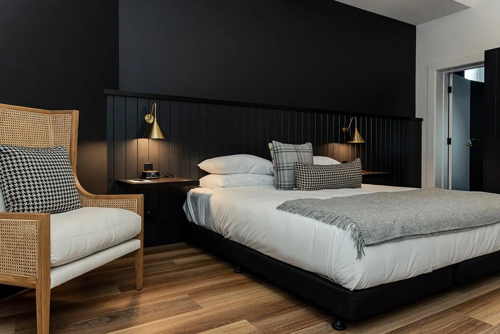 Quadruple Room - Disability Access in The Victoria Hotel Rutherglen
