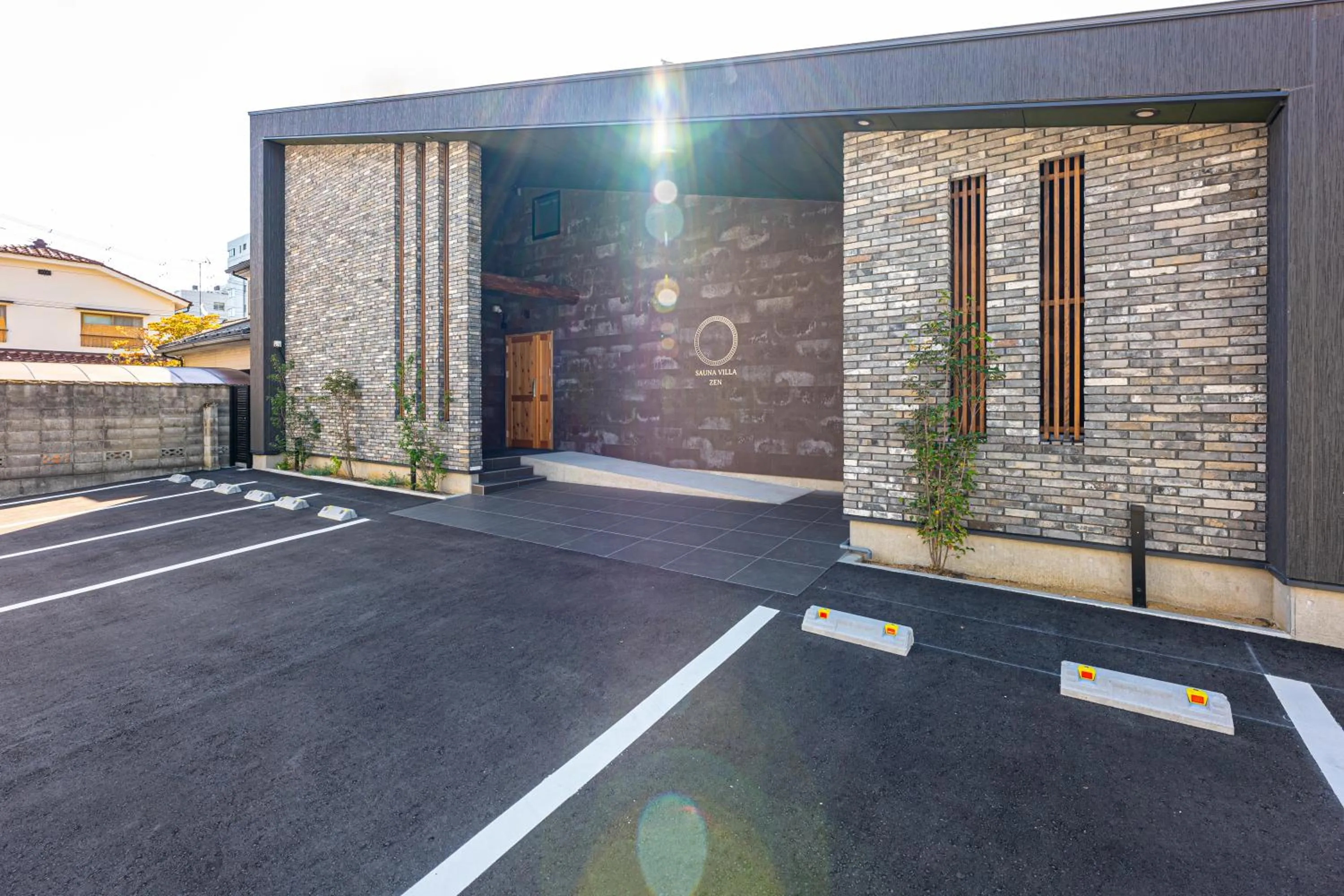 Property building in SAUNA VILLA 然