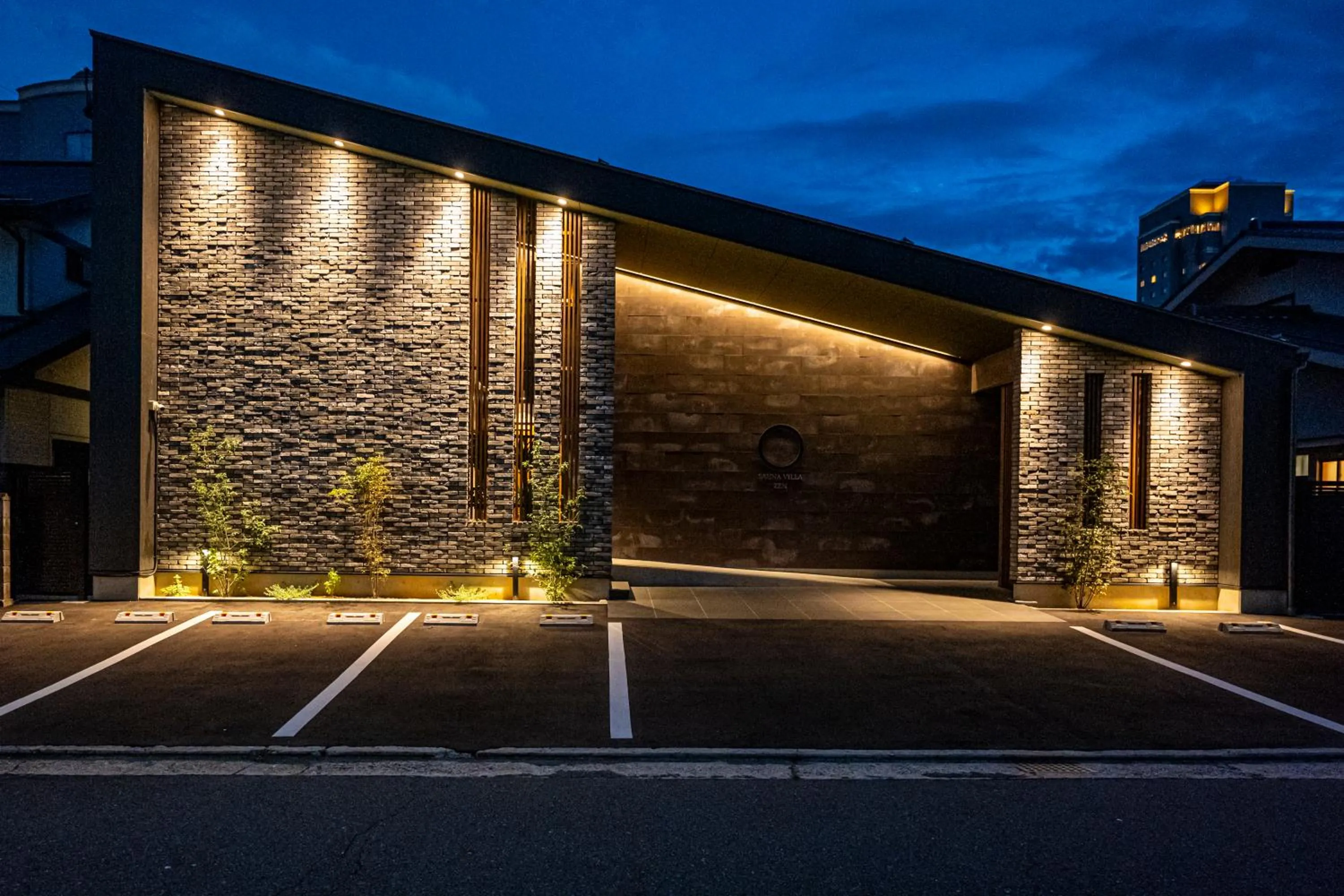 Property building in SAUNA VILLA 然