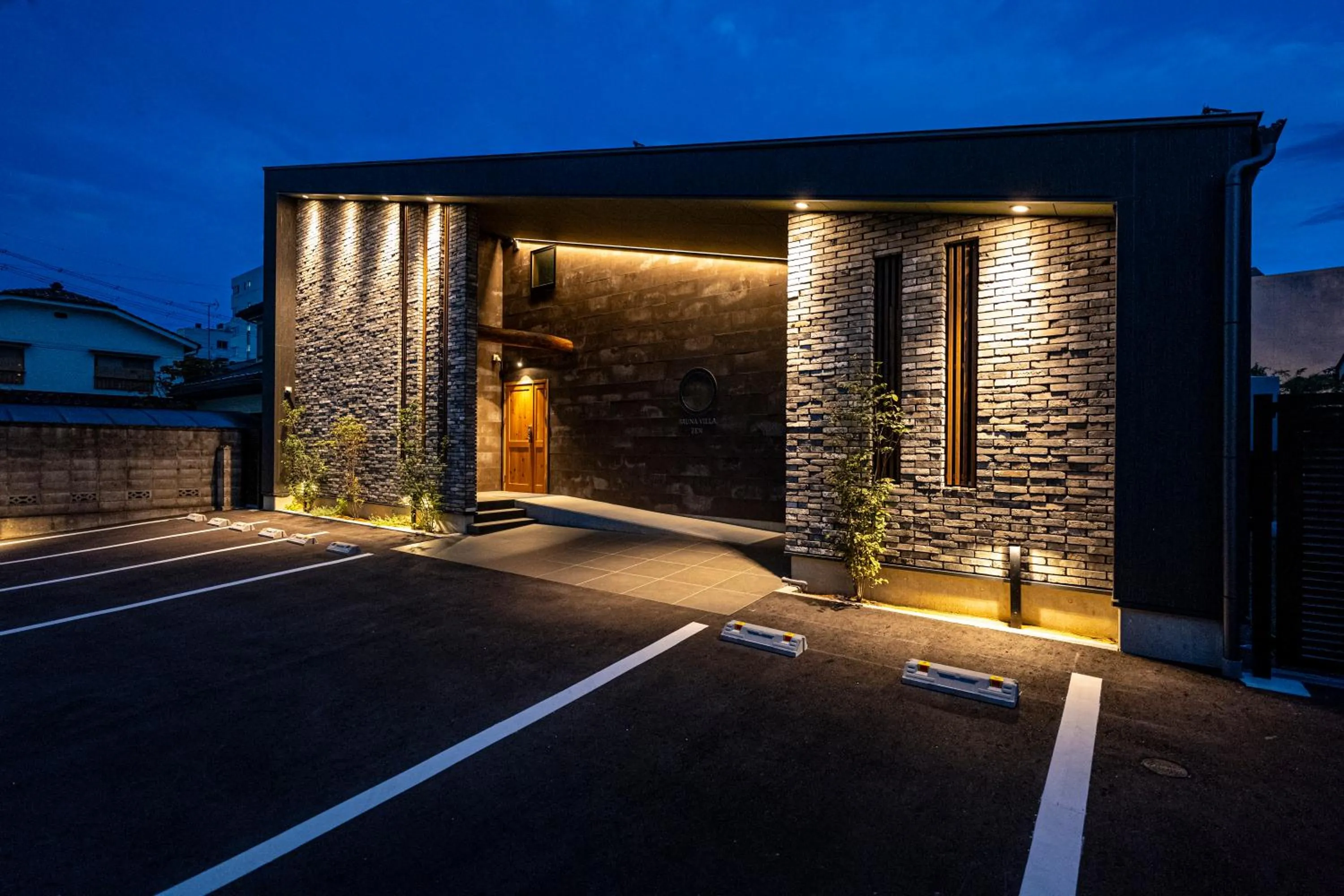 Property building in SAUNA VILLA 然