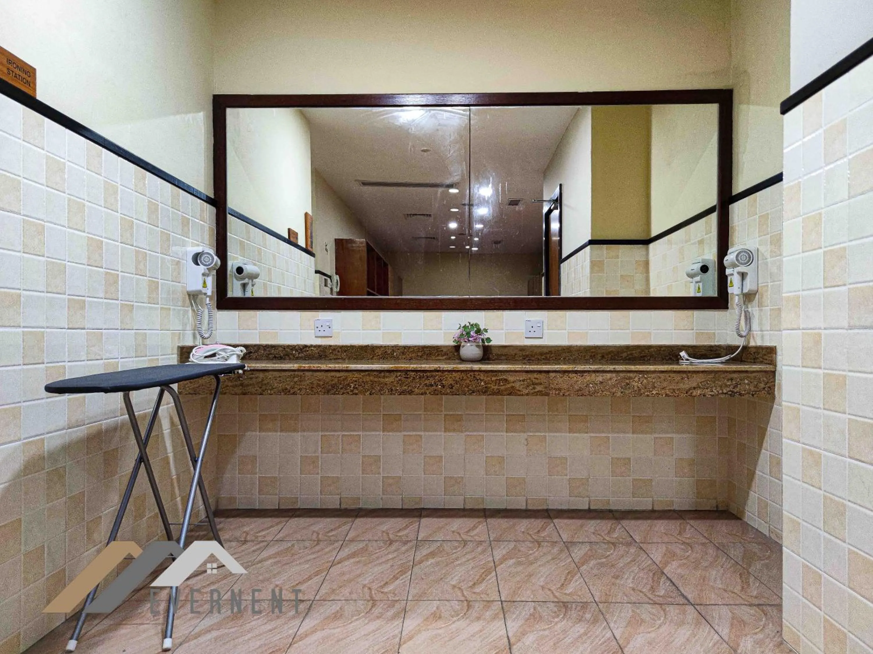 Public Bath in The Loft Hostel by Evernent