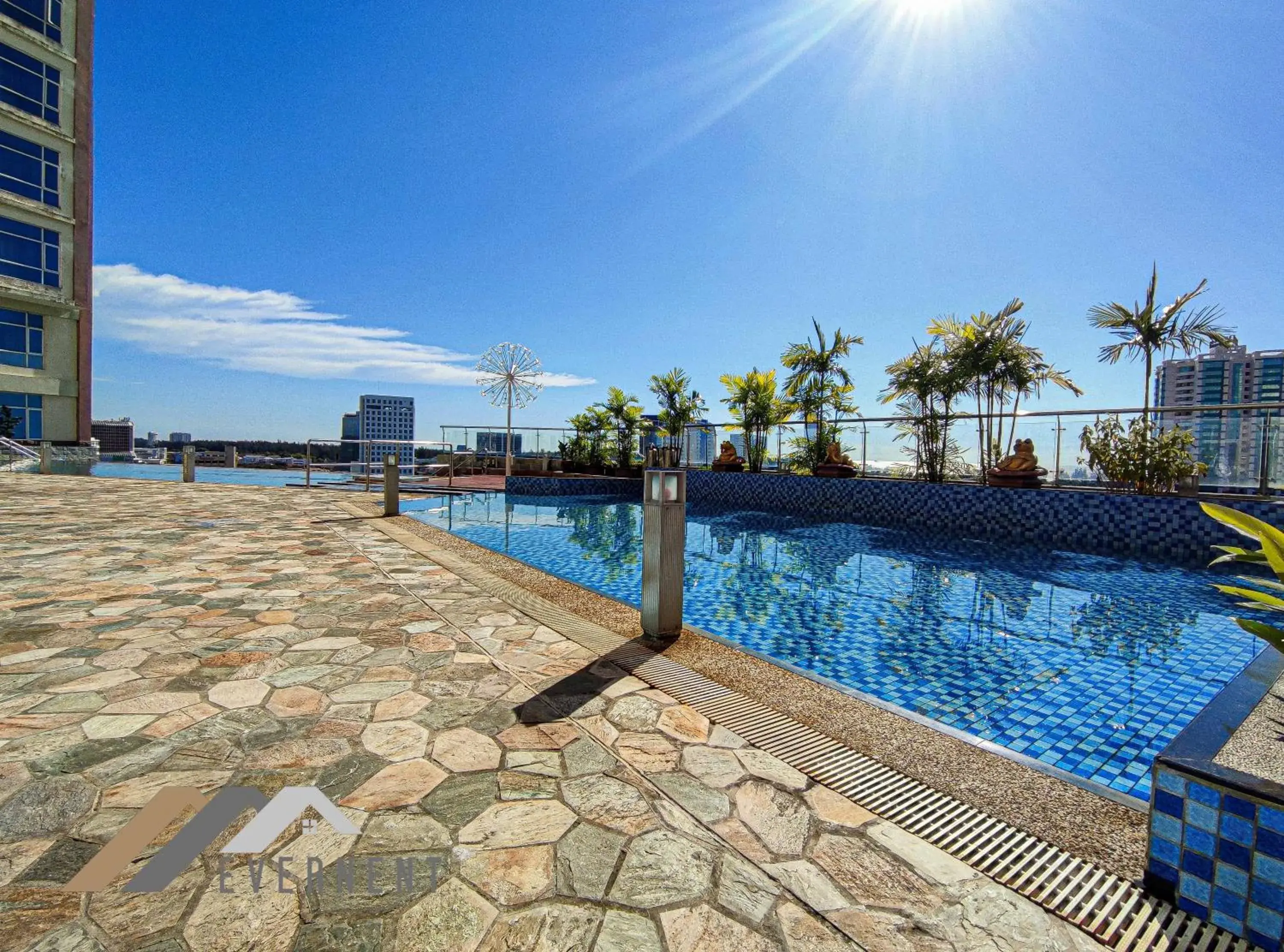 Swimming pool in The Loft Hostel by Evernent Swimming pool in The Loft Hostel by Evernent
