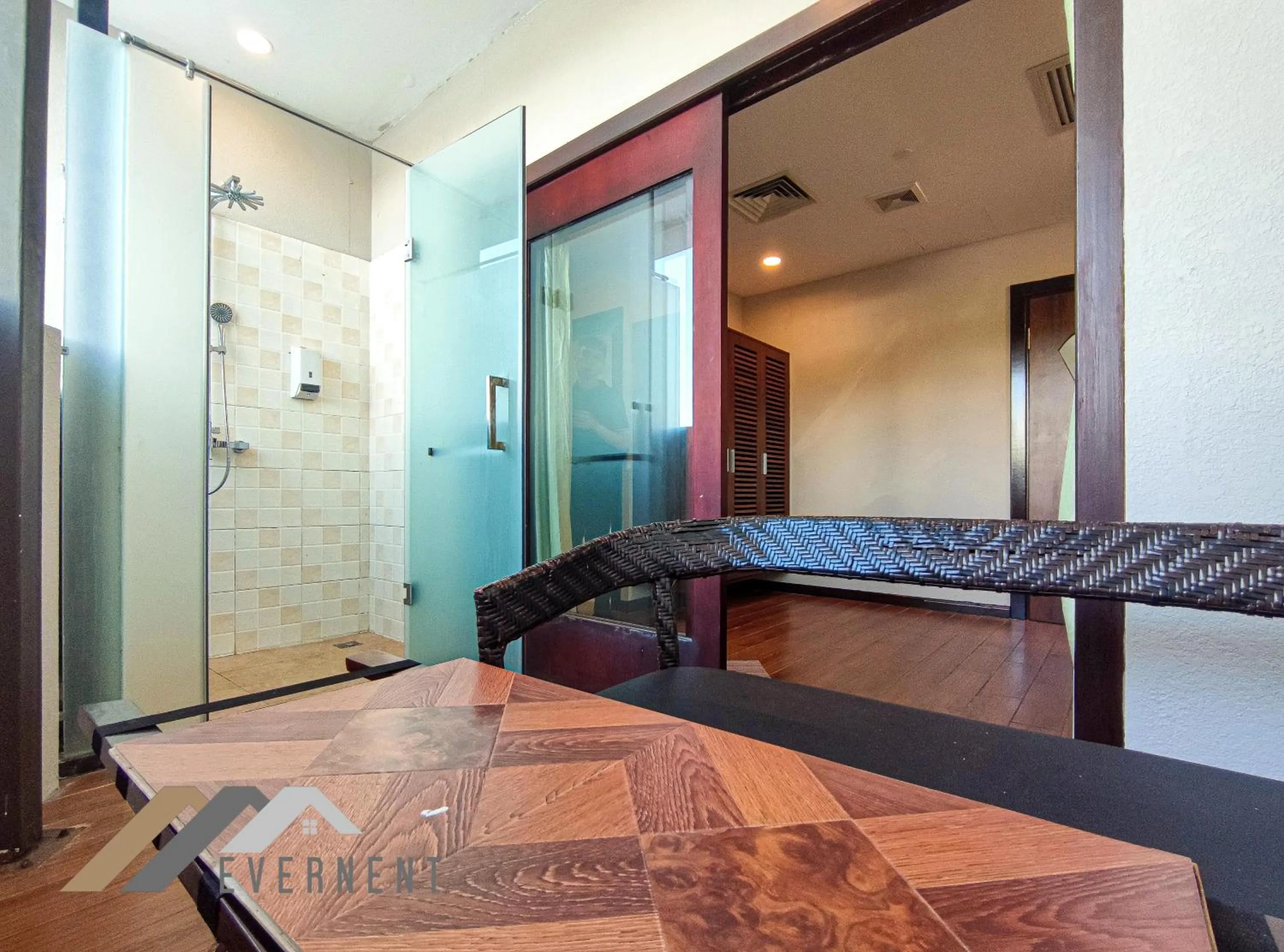 Bathroom in The Loft Hostel by Evernent