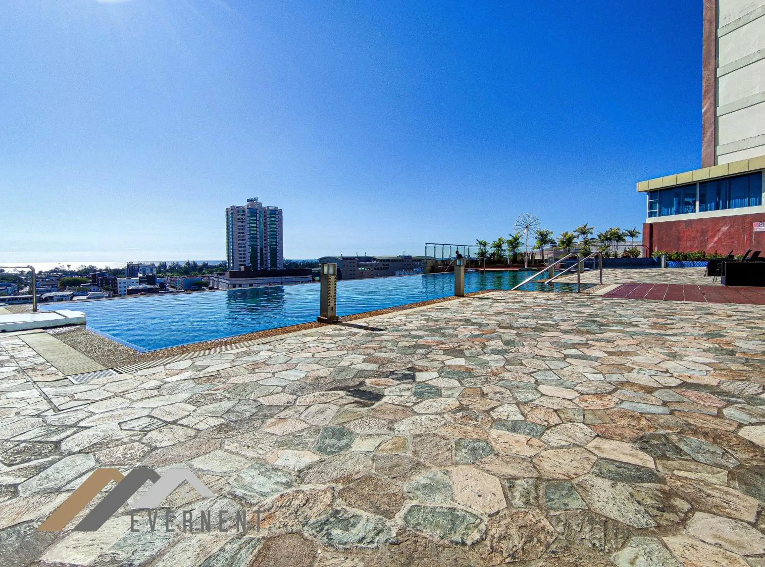 Swimming pool in The Loft Hostel by Evernent Swimming pool in The Loft Hostel by Evernent
