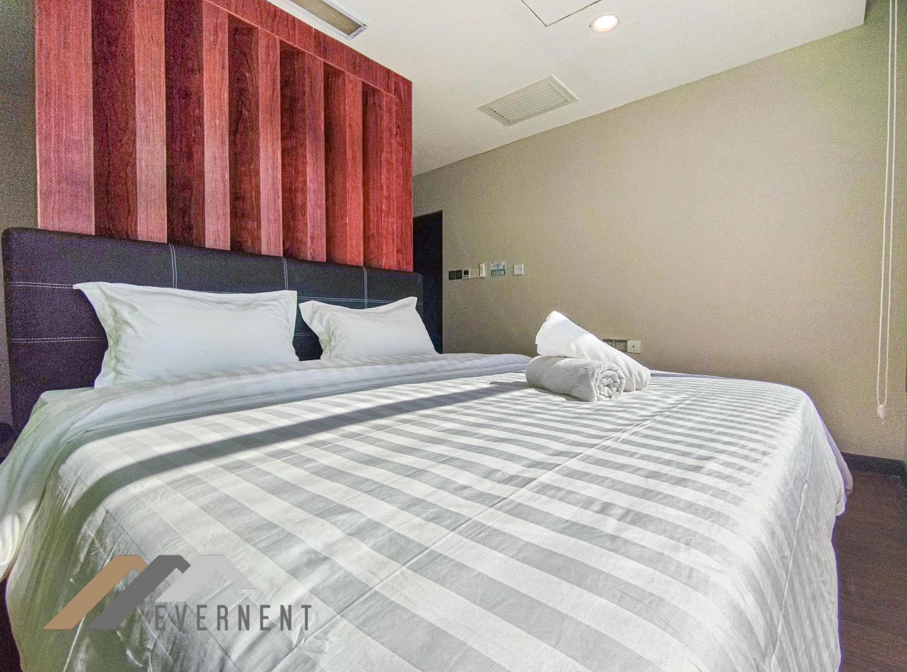 Bedroom, Bed in The Loft Hostel by Evernent