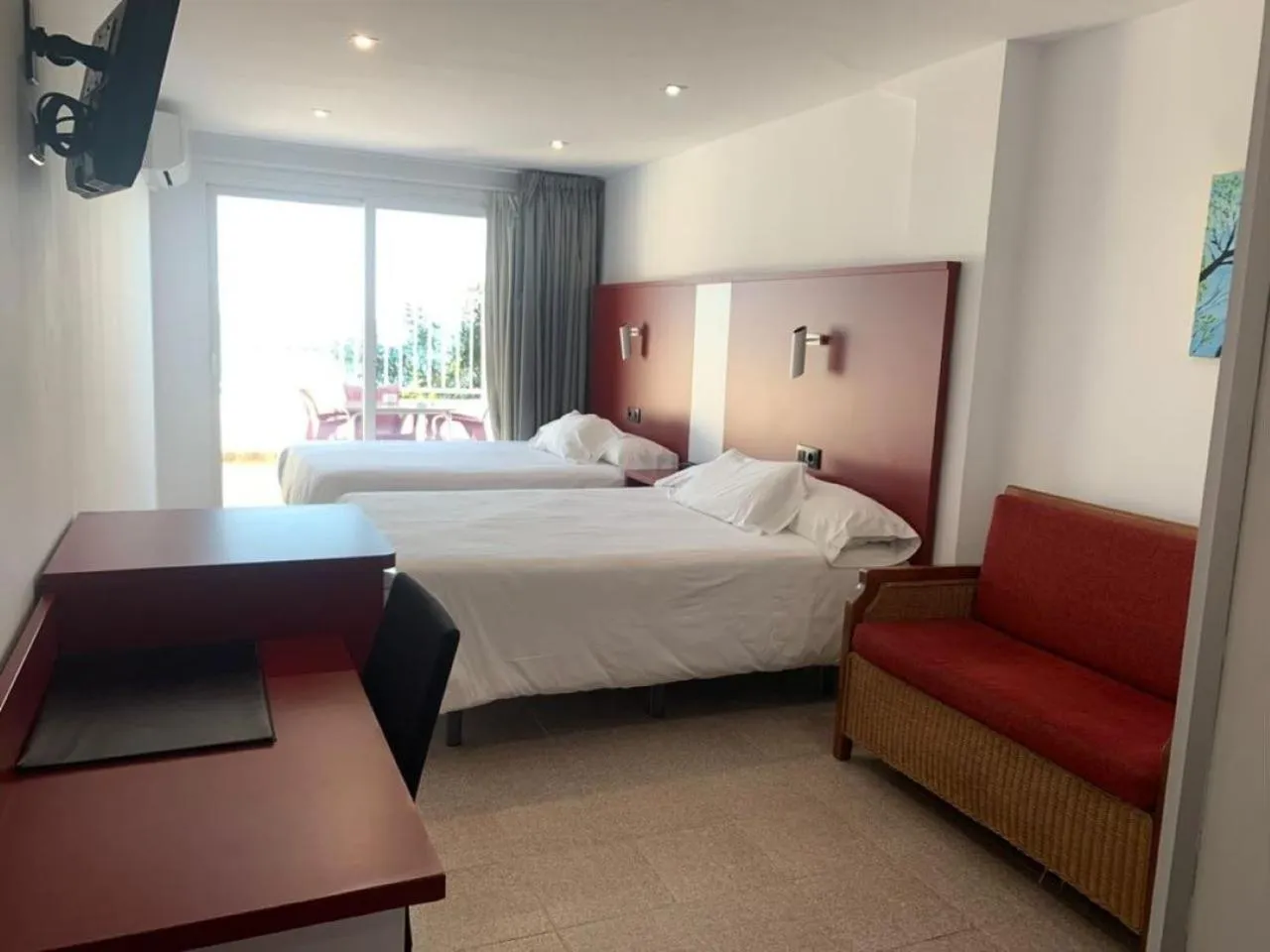 Shower, Bed in Hospedium Hotel Continental