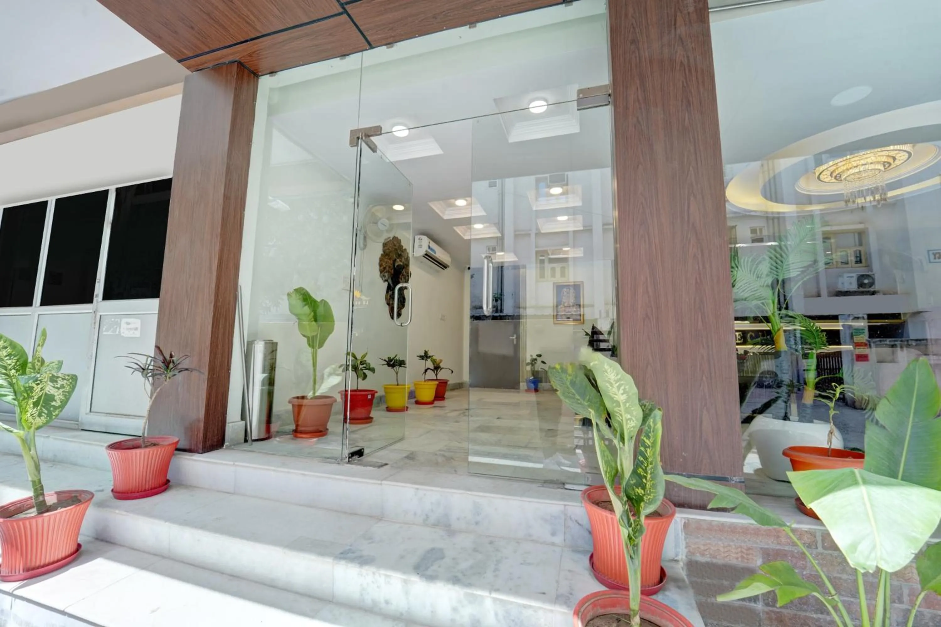 Facade/entrance in Super Hotel O Le Grande Hotel & Banquet