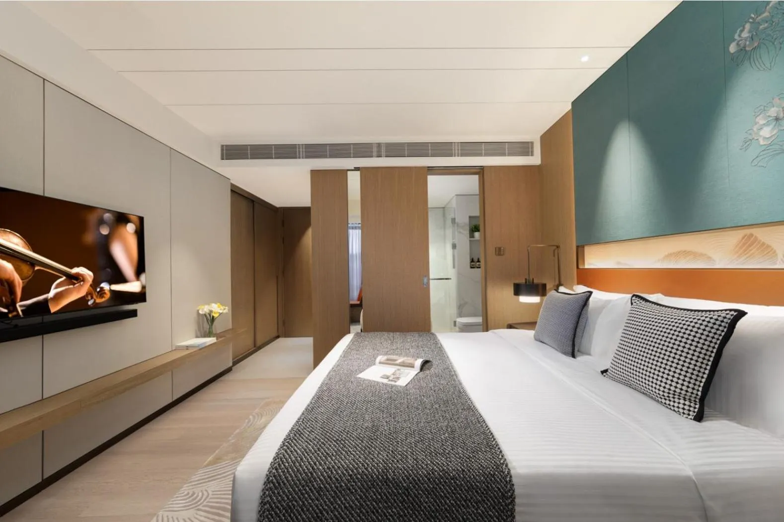 Photo of the whole room, Bed in Ascott North Point Hong Kong