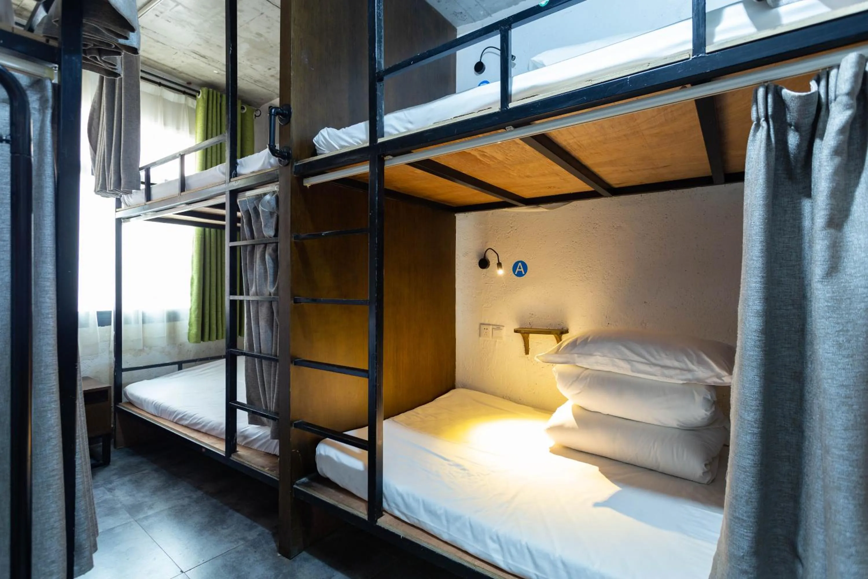Bunk Bed in Male Dormitory Room  in Zhangjiajie Yeah Hostel