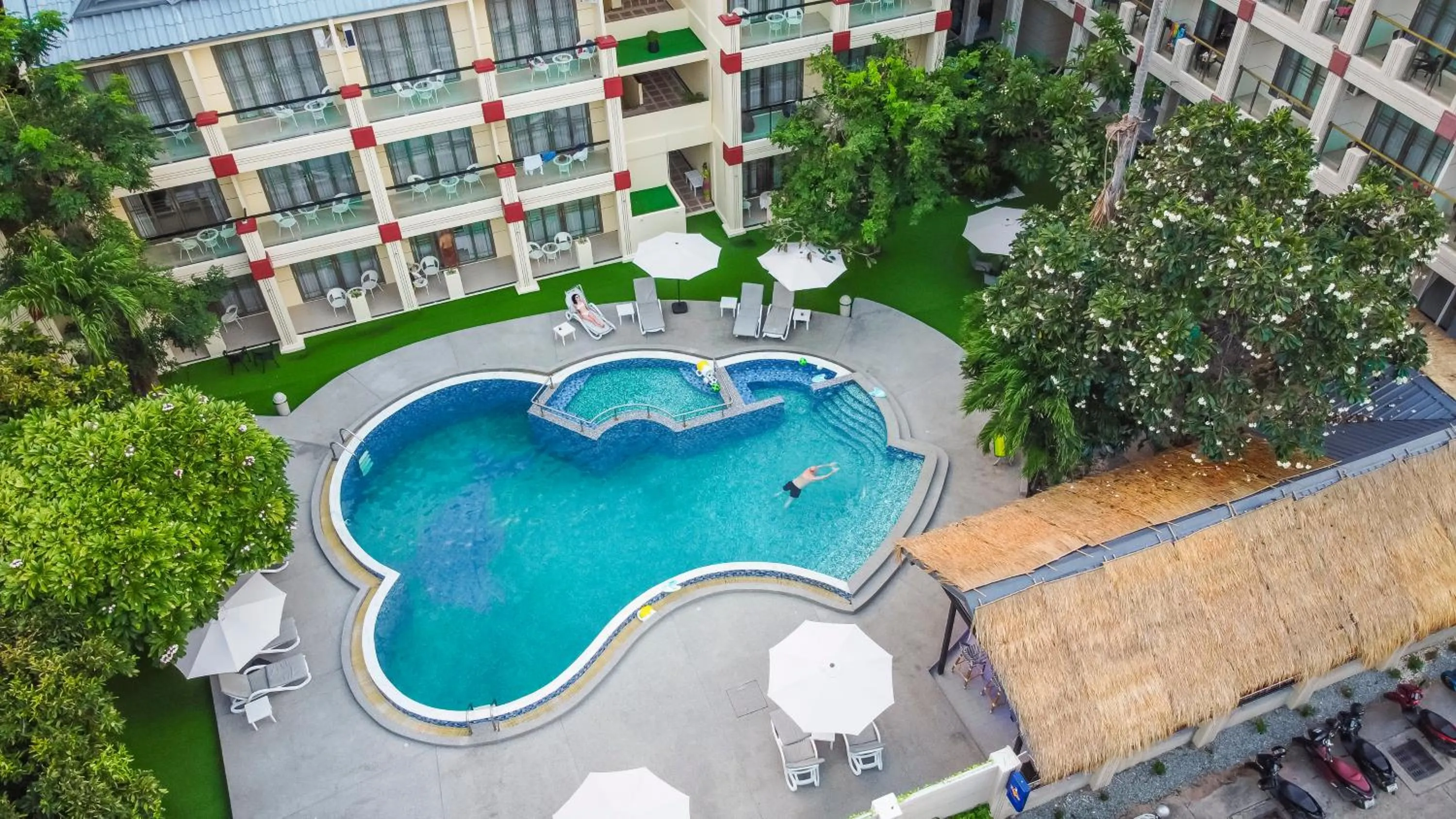 Property building in Mermaid Beach Resort