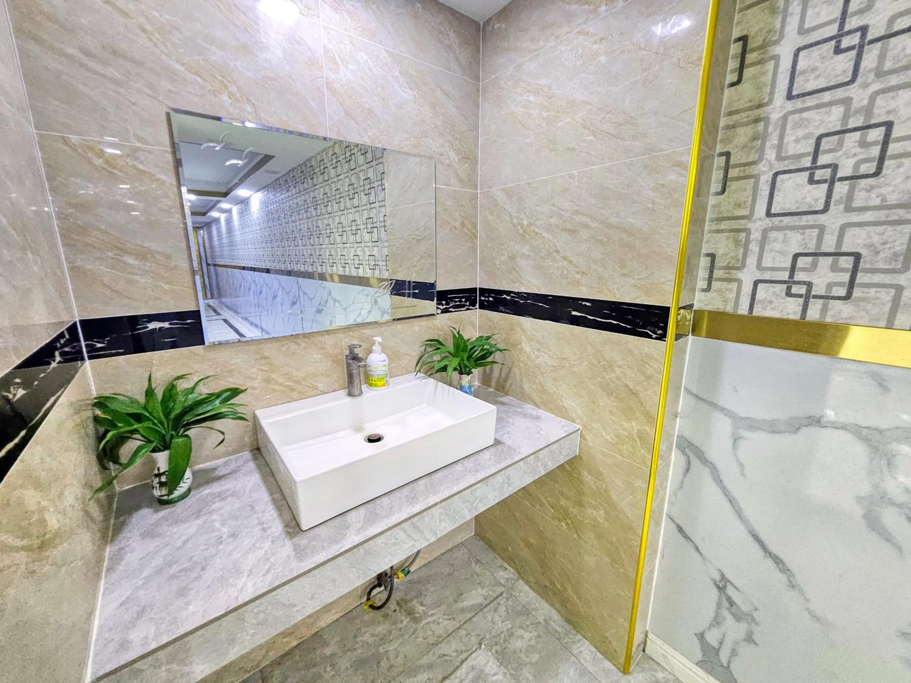 Bathroom in Mermaid Beach Resort