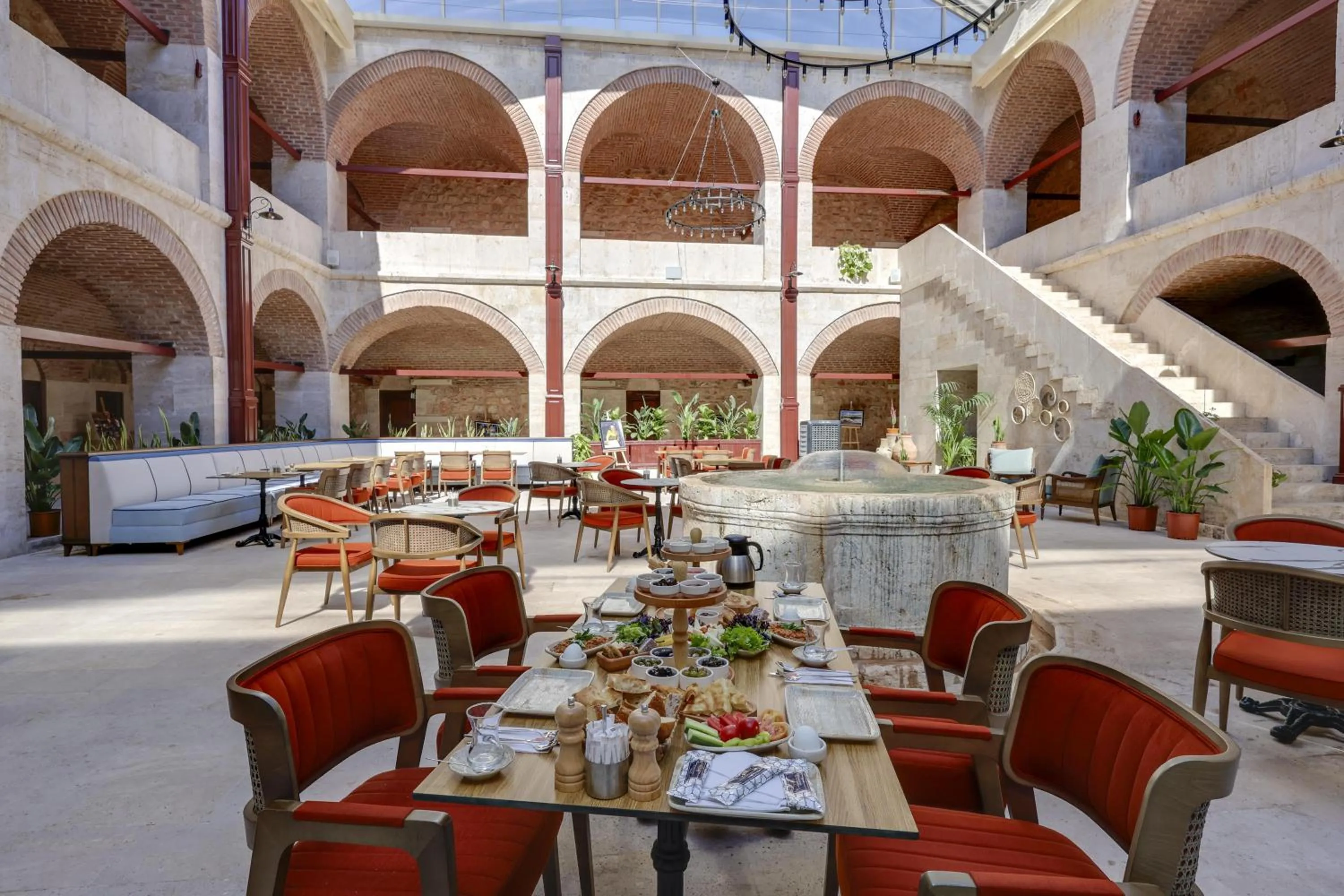 Restaurant/places to eat in Silk Road Museum Hotel