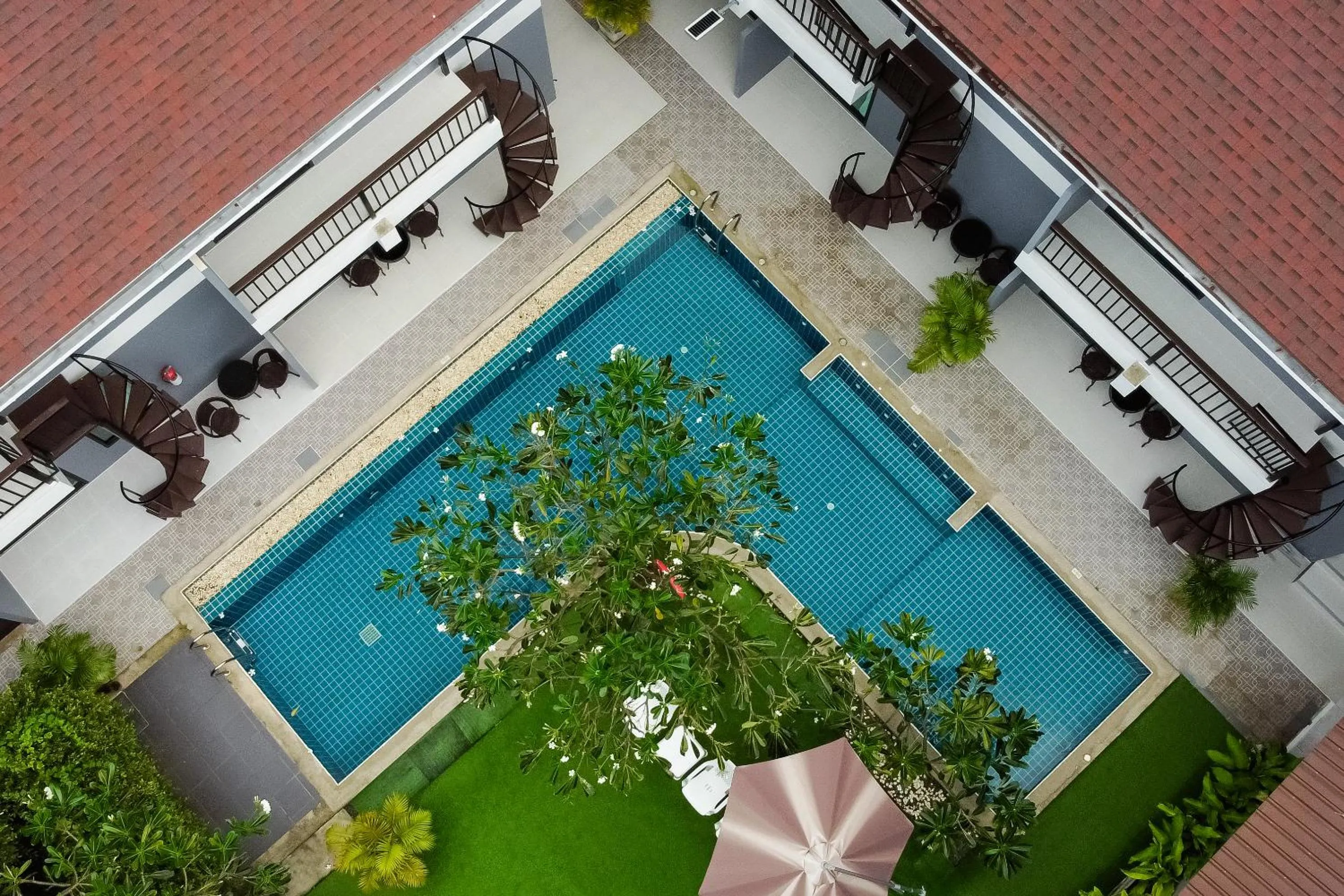 Swimming pool in Chanakarn Pool Access Rawai