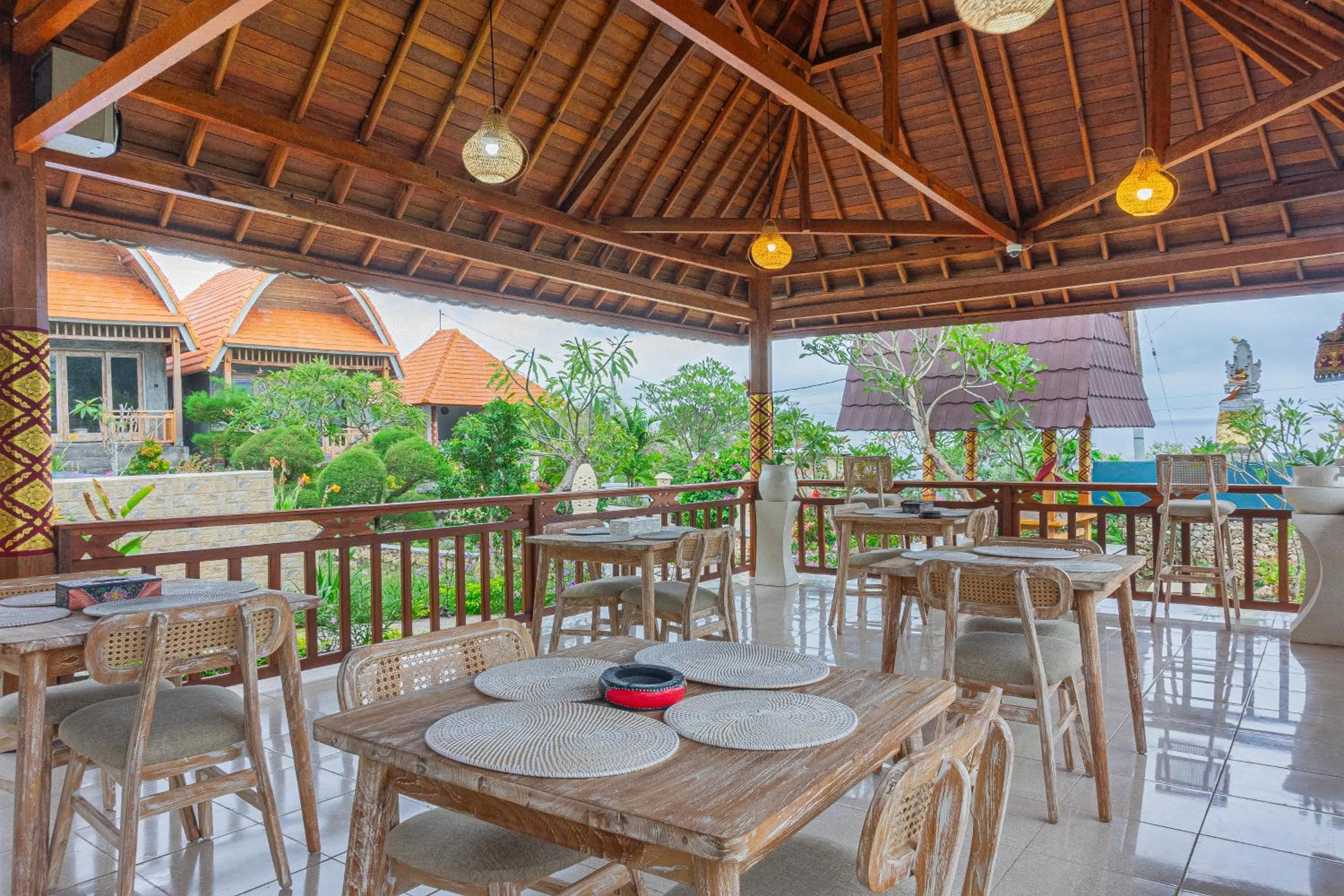 Restaurant/places to eat in D'Arya Sea View