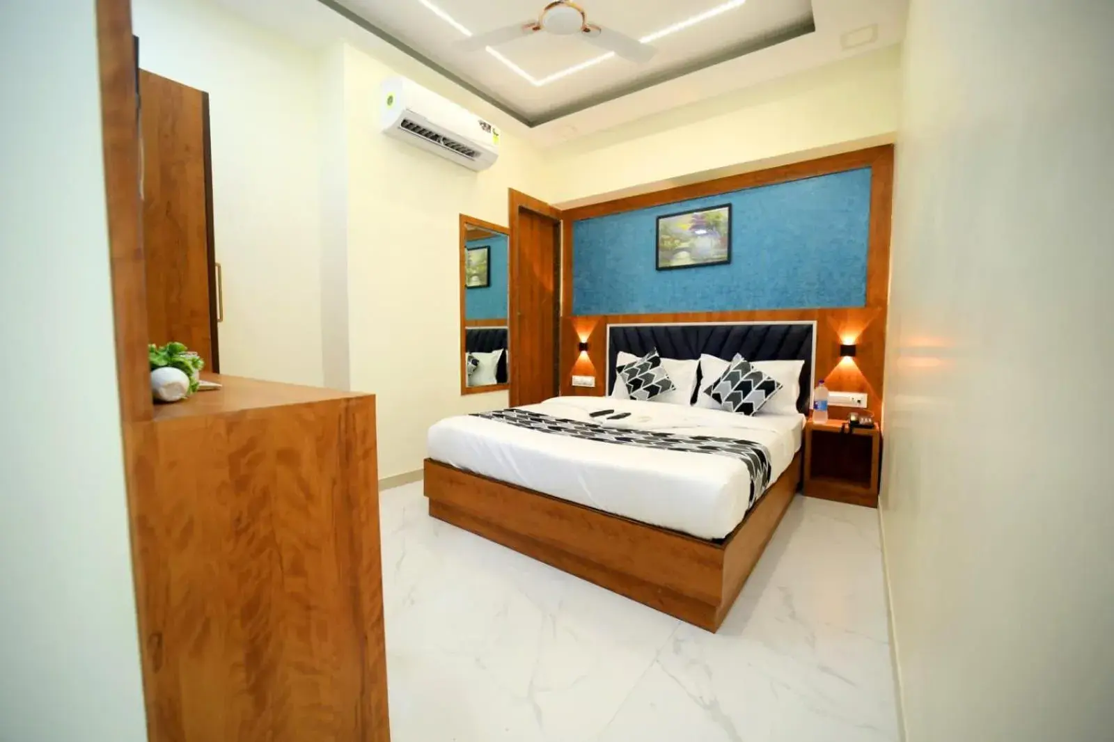 Deluxe Family Room in N.M. Hotel Deluxe Family Room in N.M. Hotel