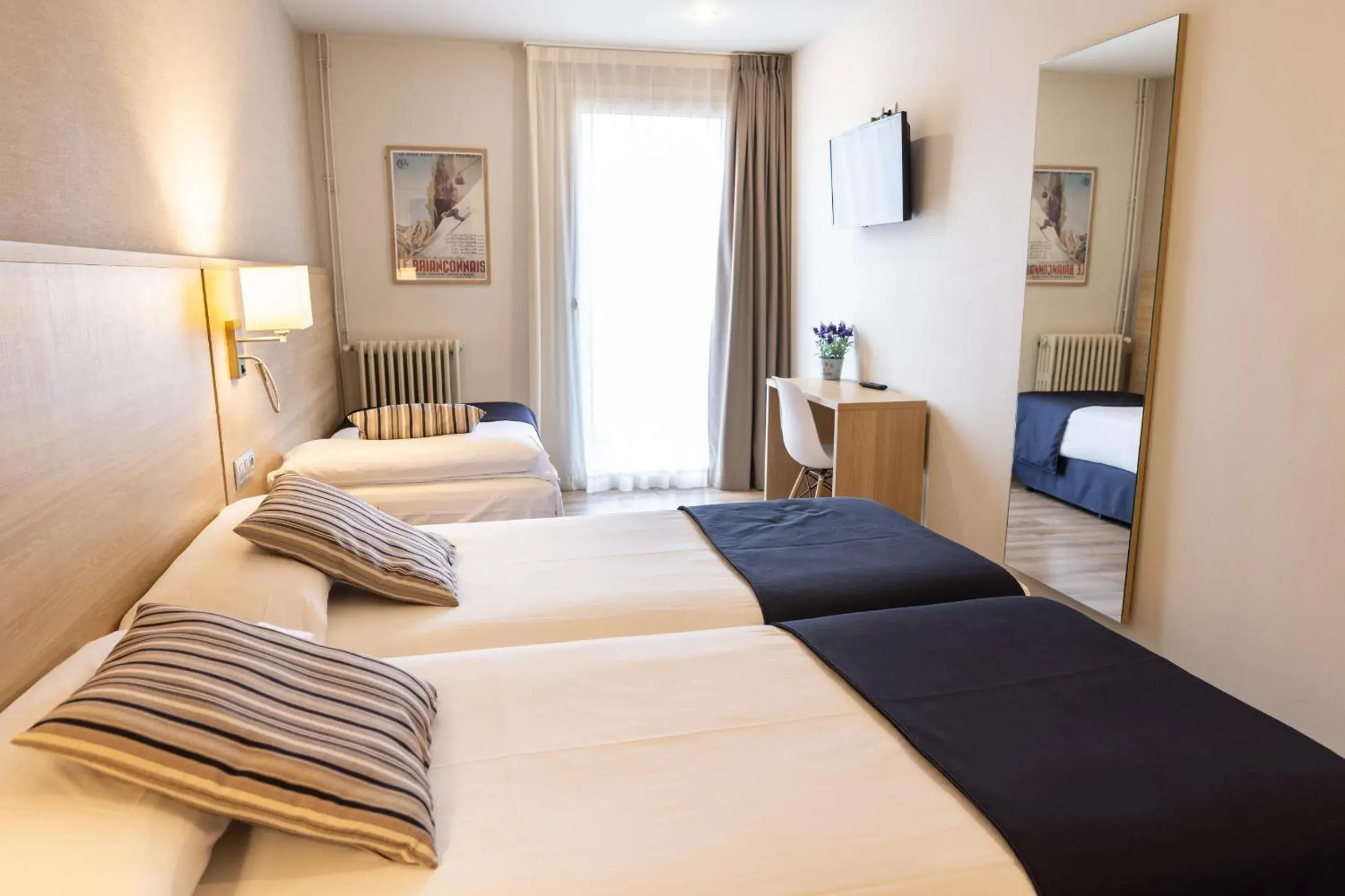 Triple Room in Hotel Terminus Triple Room in Hotel Terminus