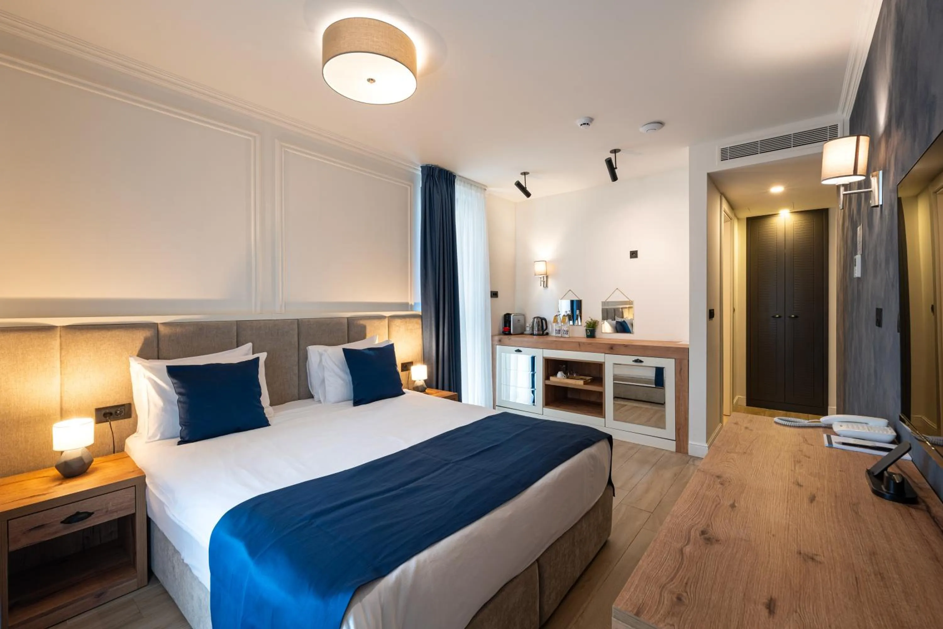 Photo of the whole room, Bed in Invictus Hotel