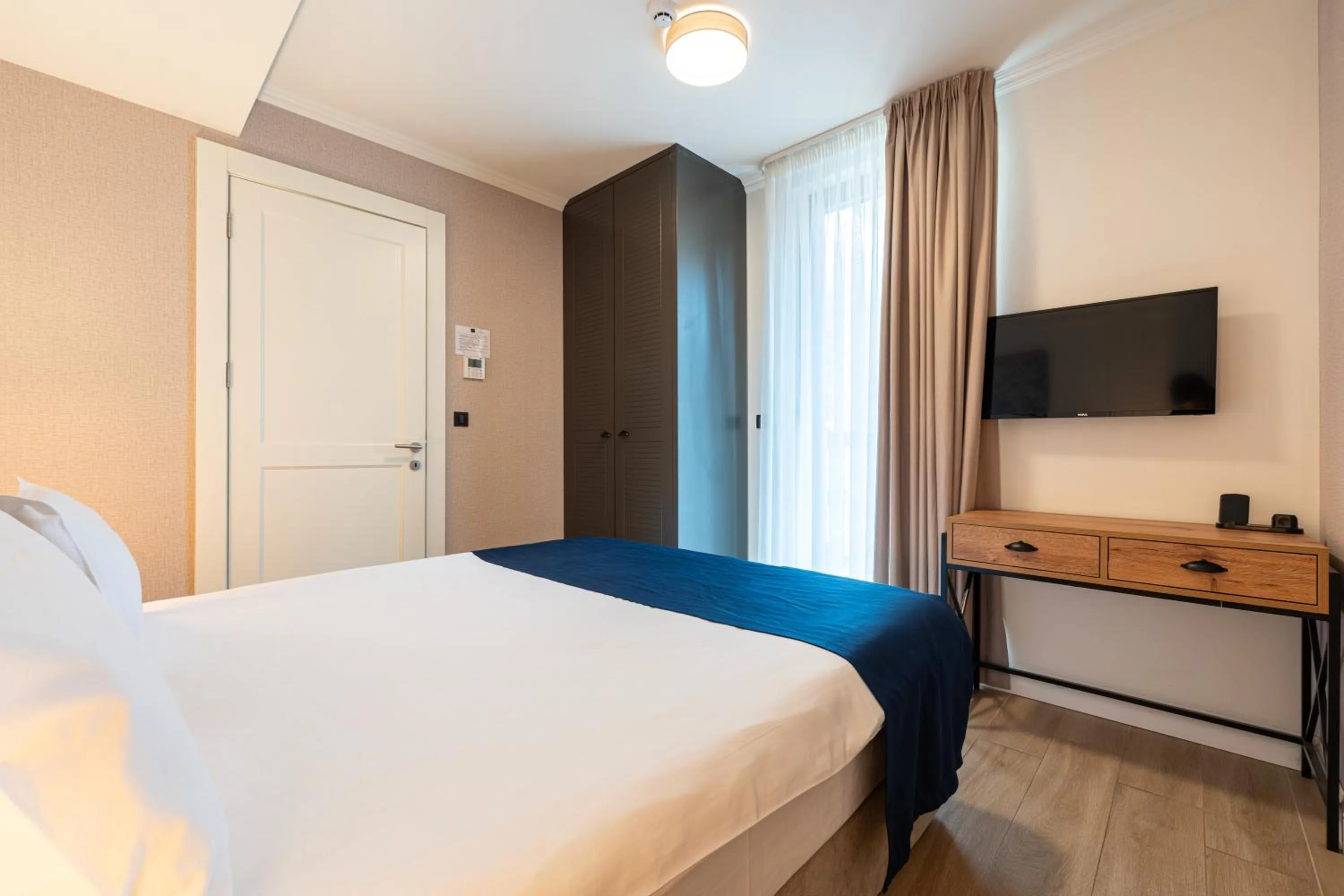 Bedroom, Bed in Invictus Hotel