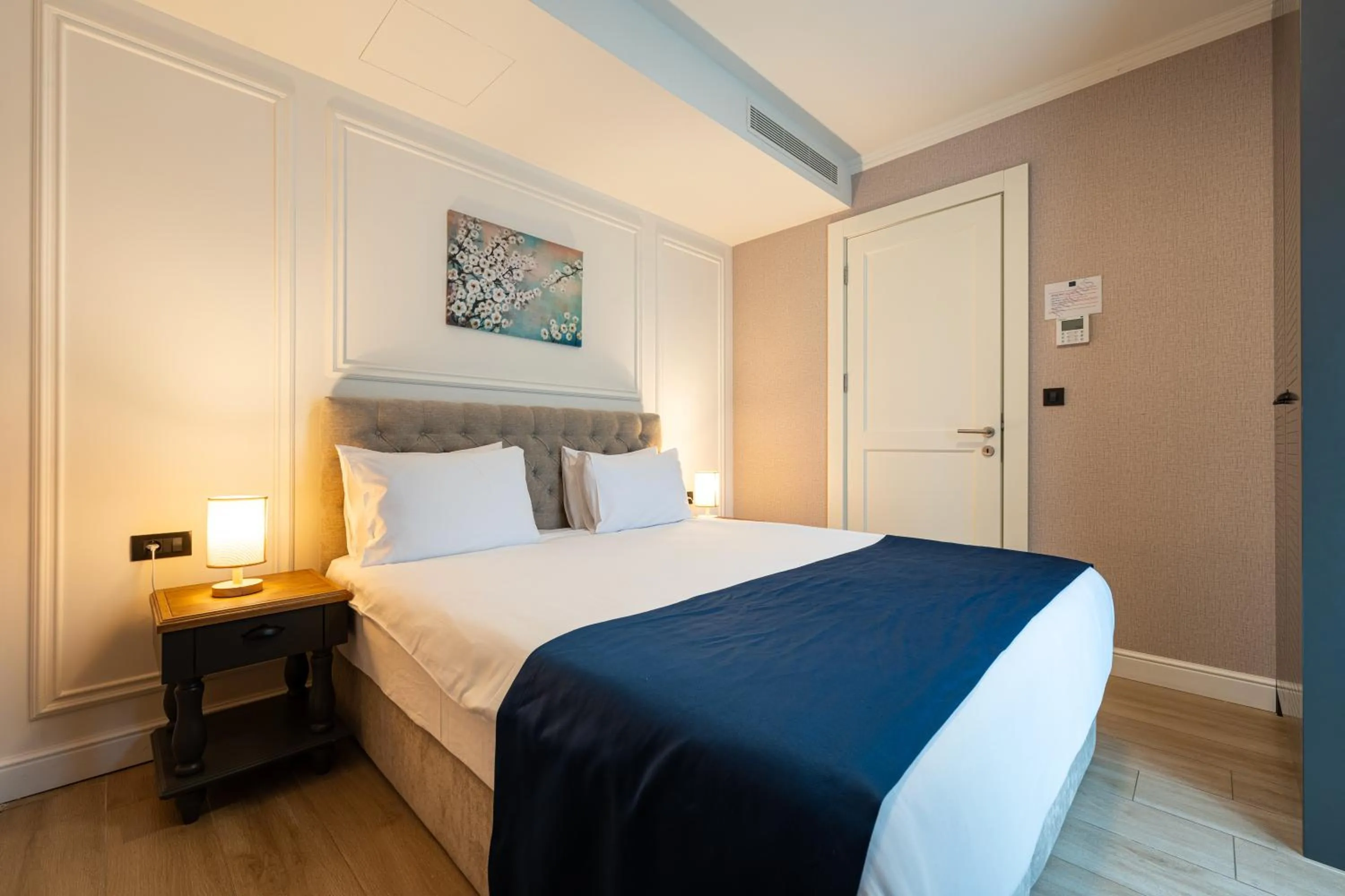 Bedroom, Bed in Invictus Hotel