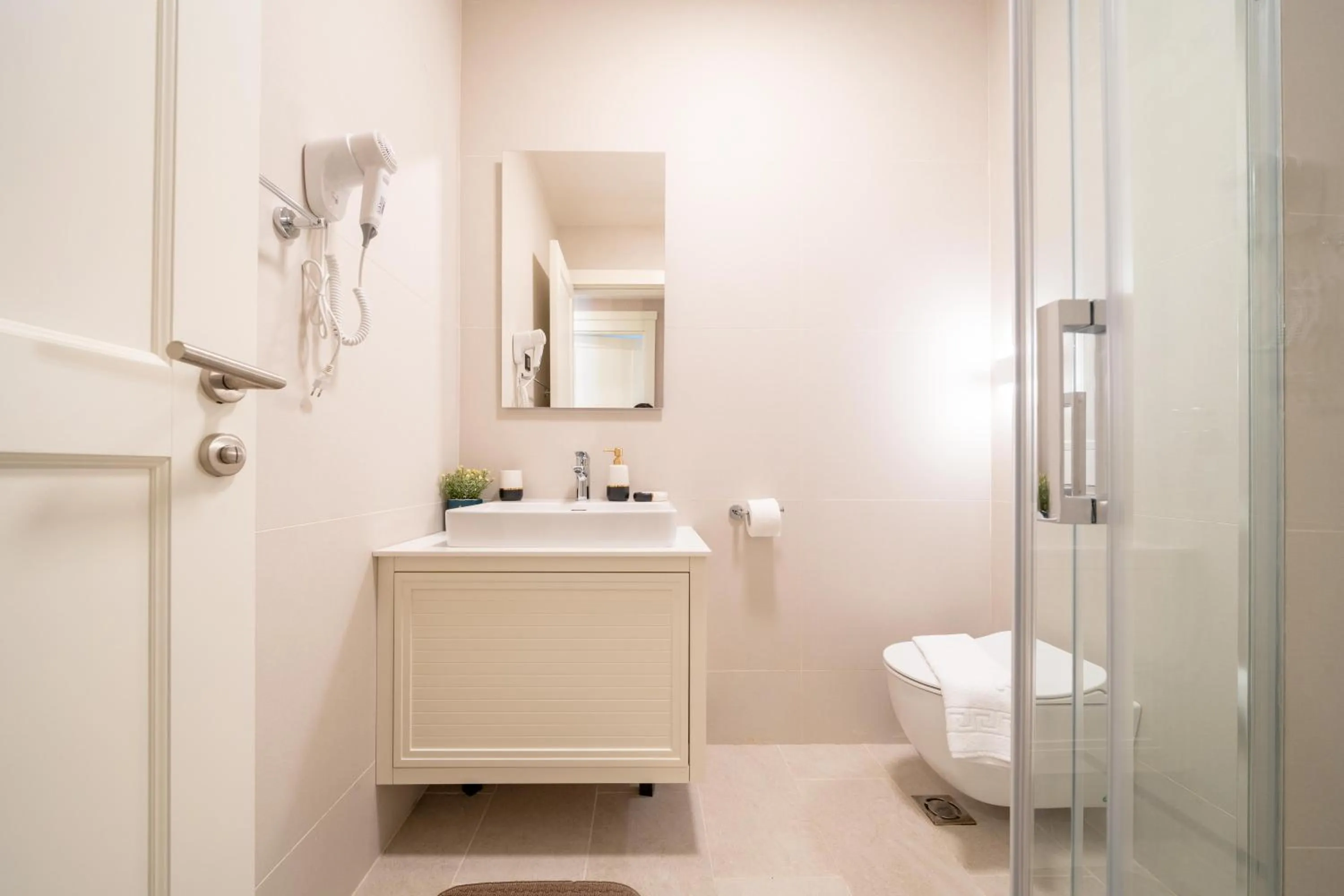 Shower in Invictus Hotel