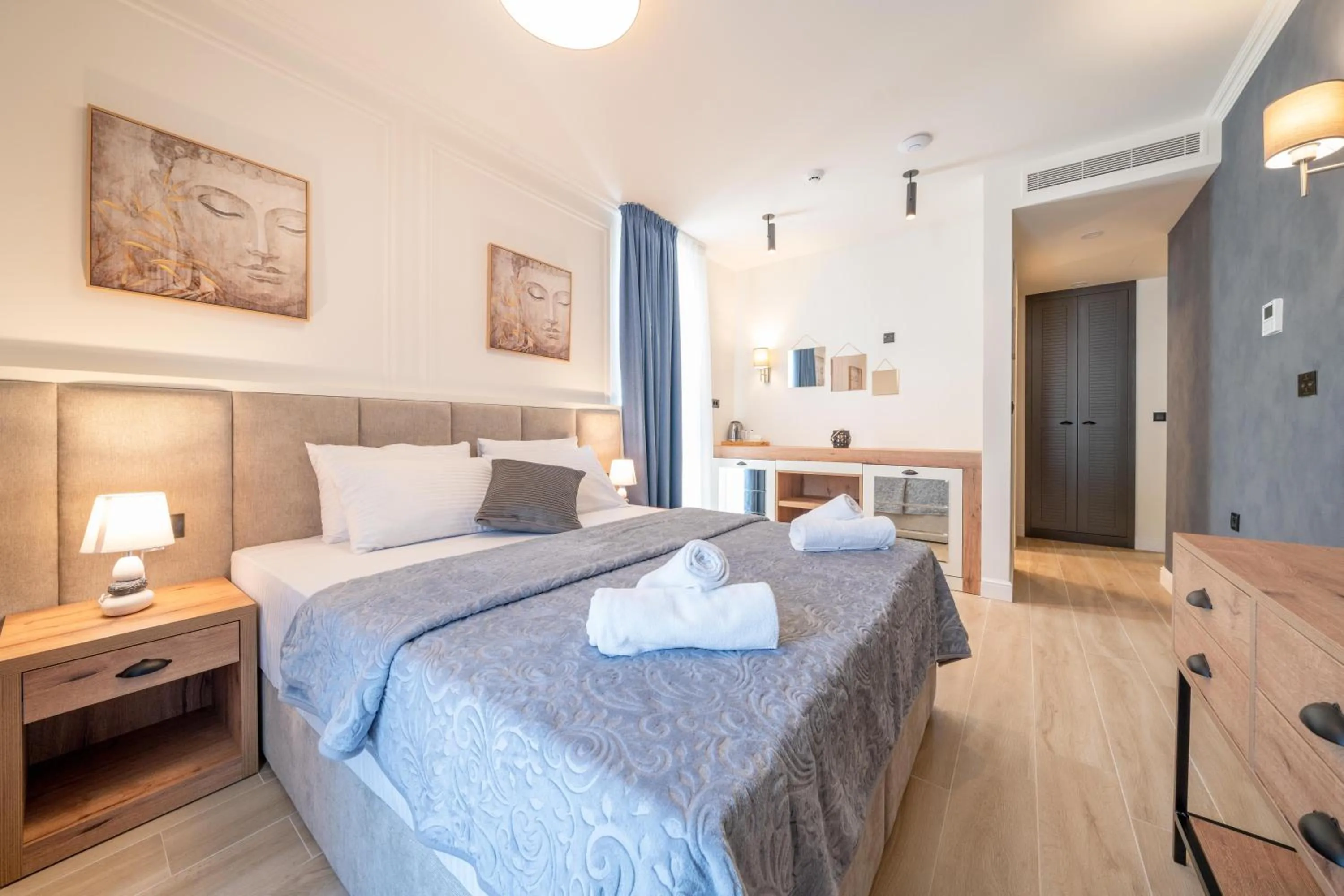 Bedroom, Bed in Invictus Hotel