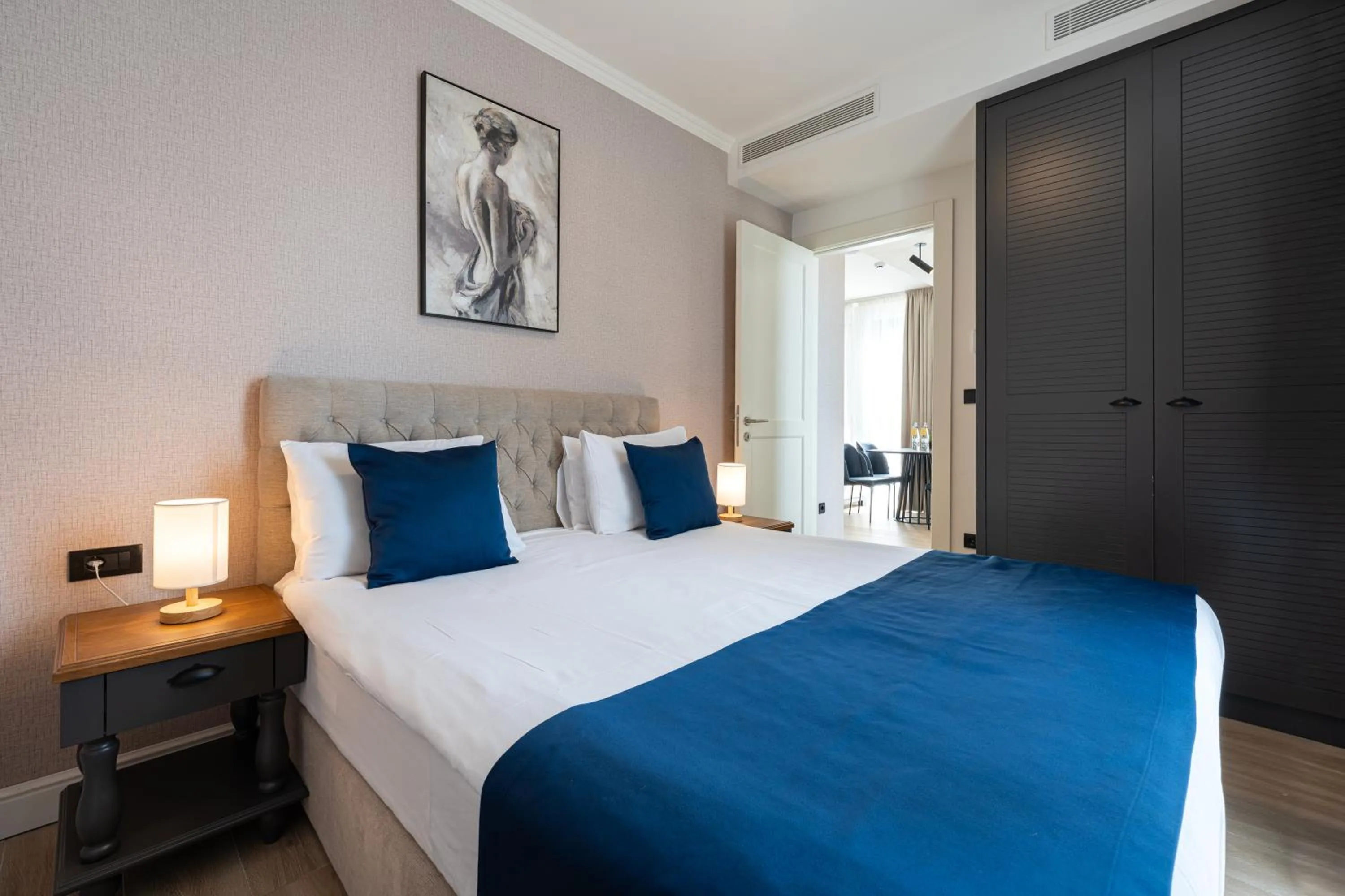 Bedroom, Bed in Invictus Hotel