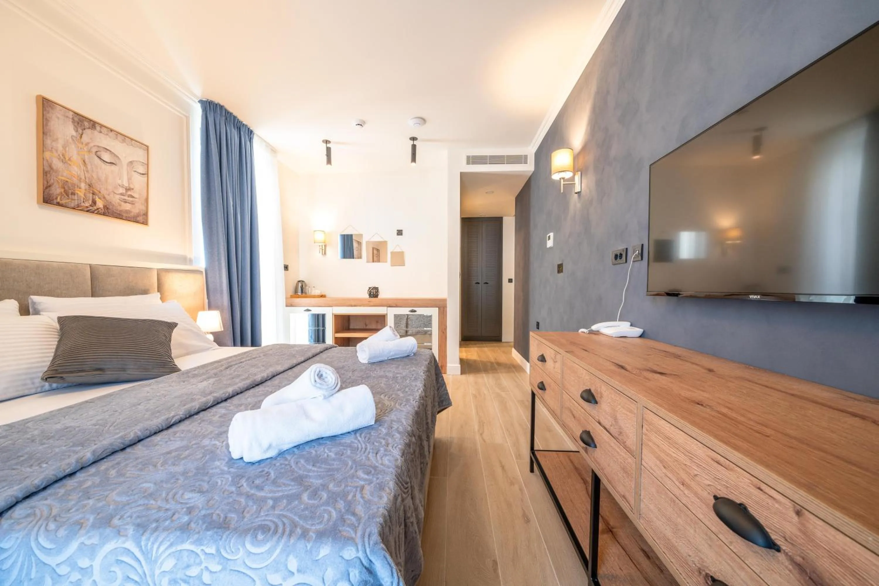 Bedroom, Bed in Invictus Hotel