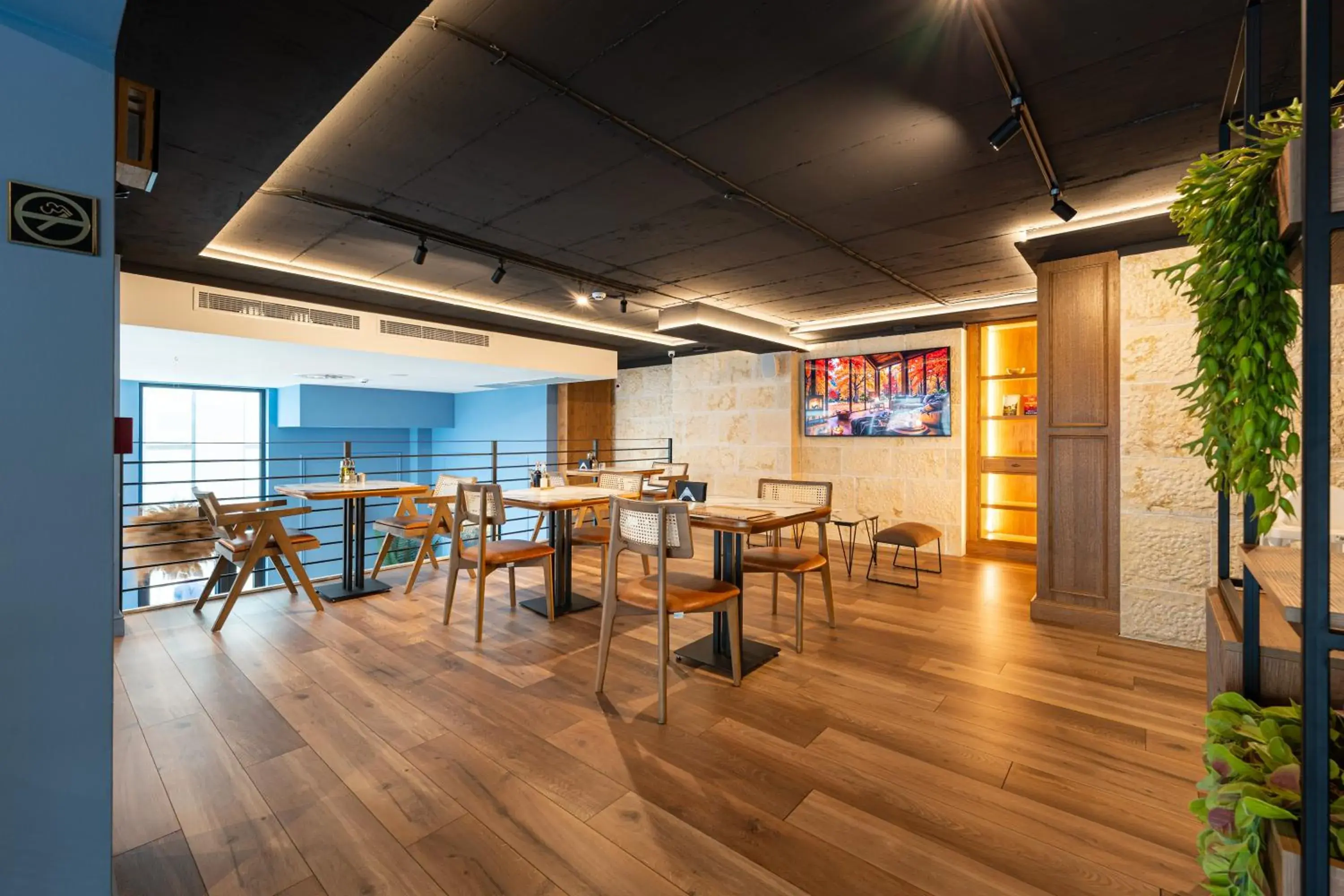 Restaurant/places to eat in Invictus Hotel Restaurant/places to eat in Invictus Hotel