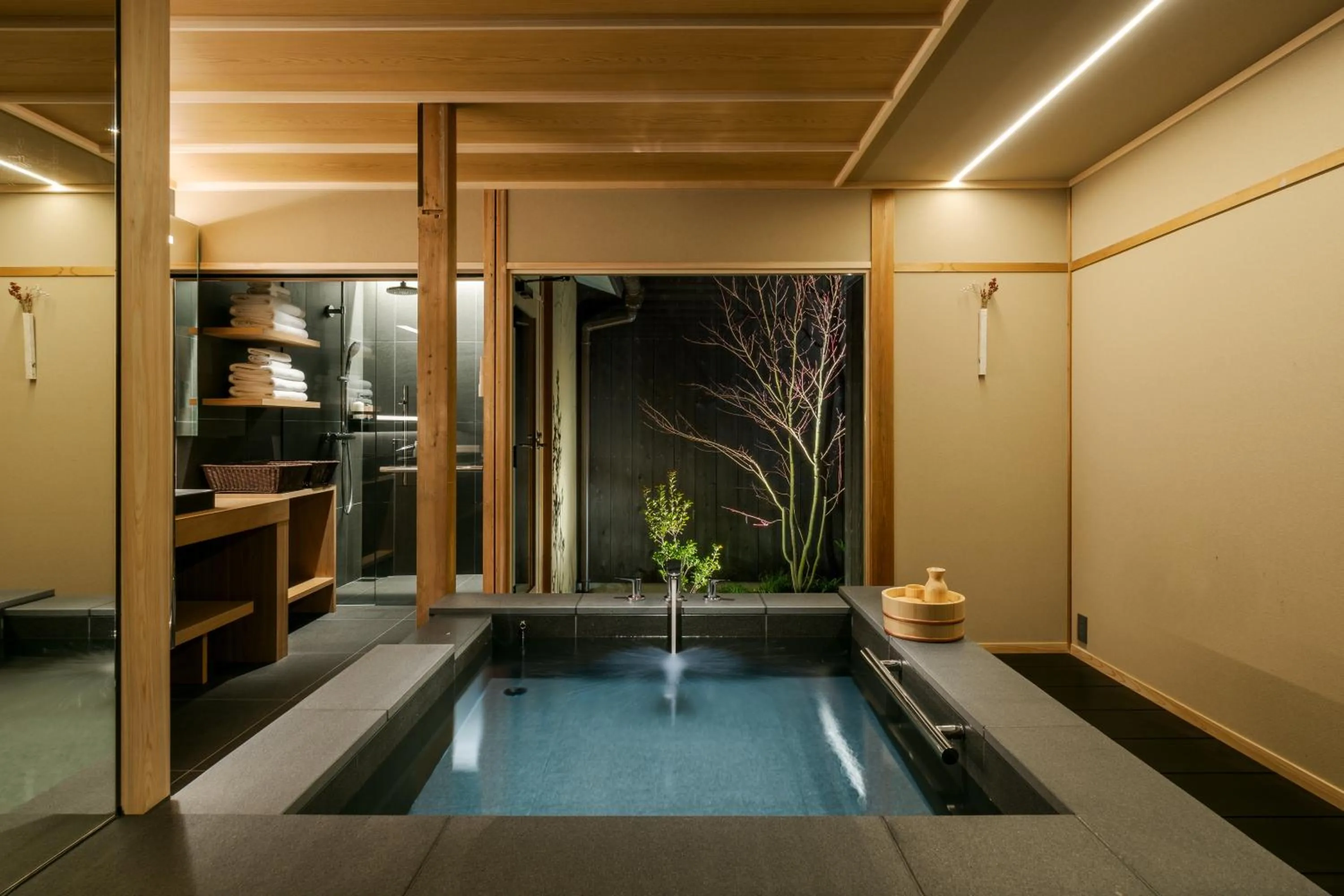 Hot Tub in ANJIN Gosho Ebisugawa