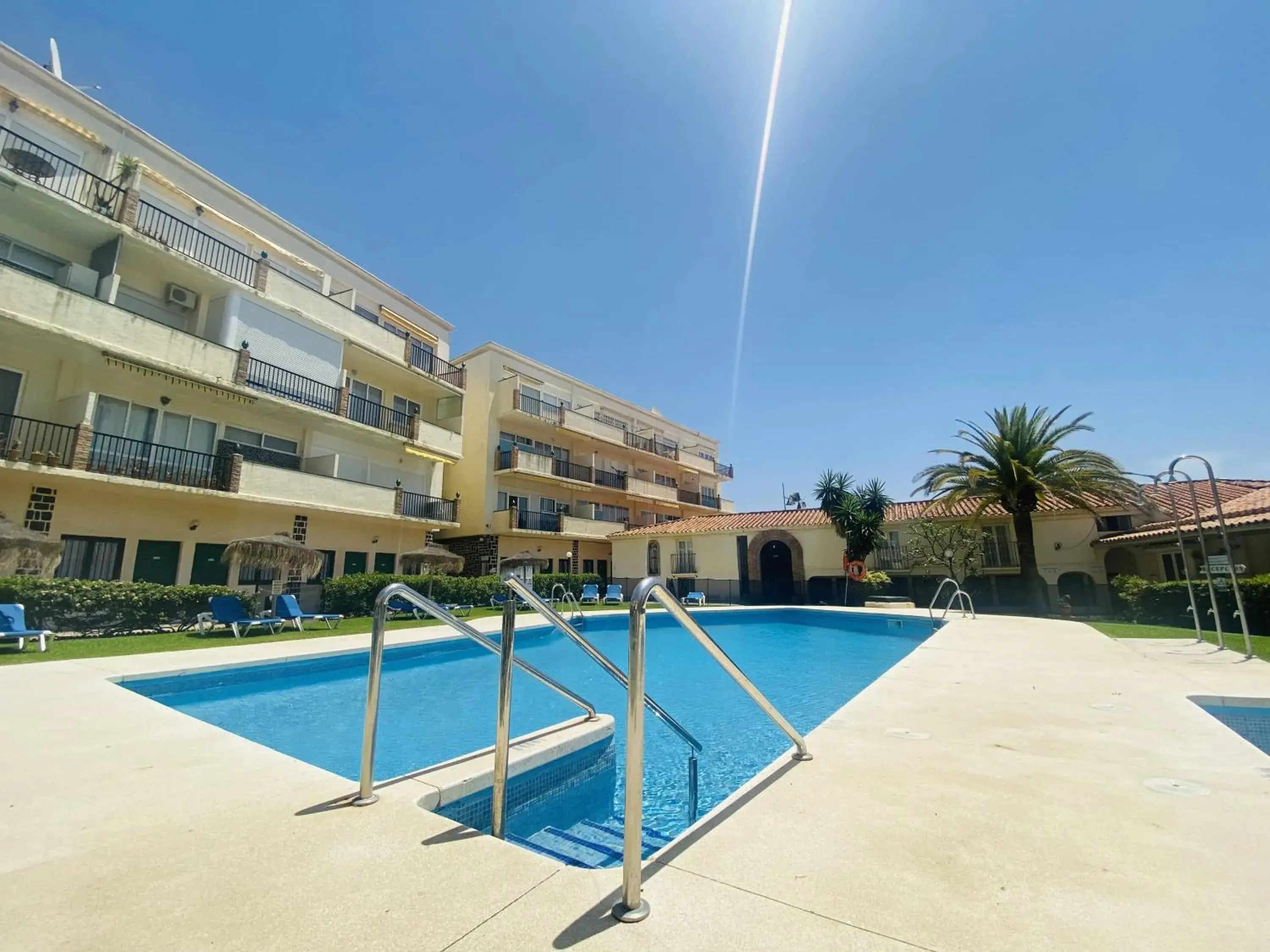 Swimming pool in Hotel Los Jazmines Swimming pool in Hotel Los Jazmines