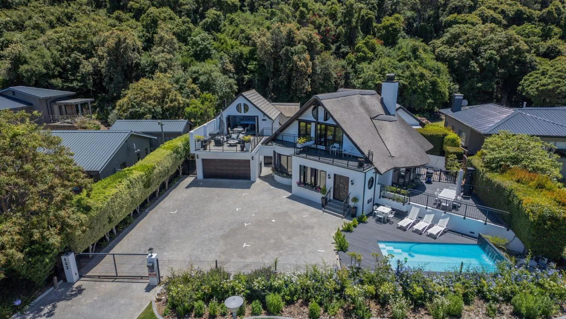 Property building in Cloverleigh Guest House