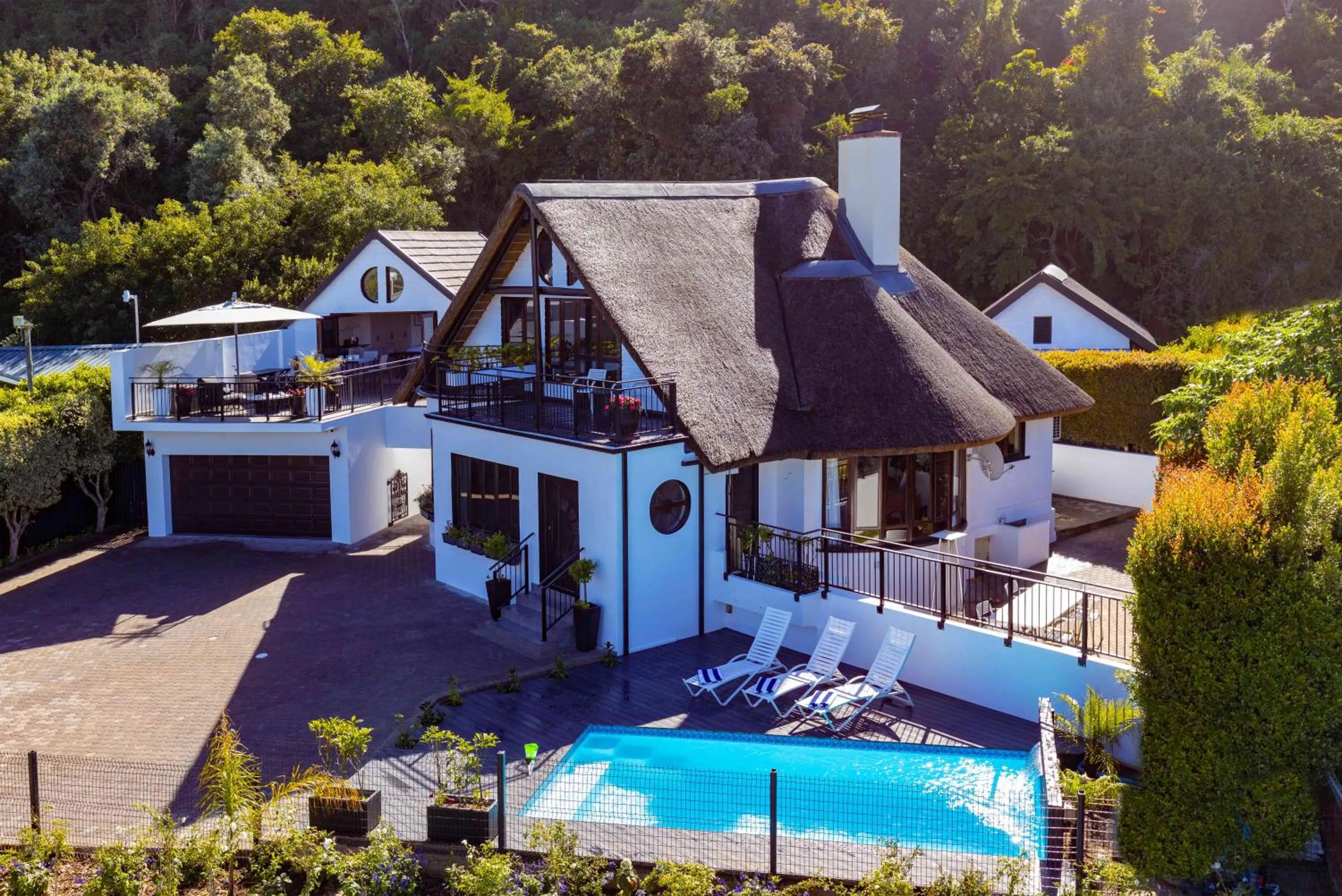 Property building in Cloverleigh Guest House
