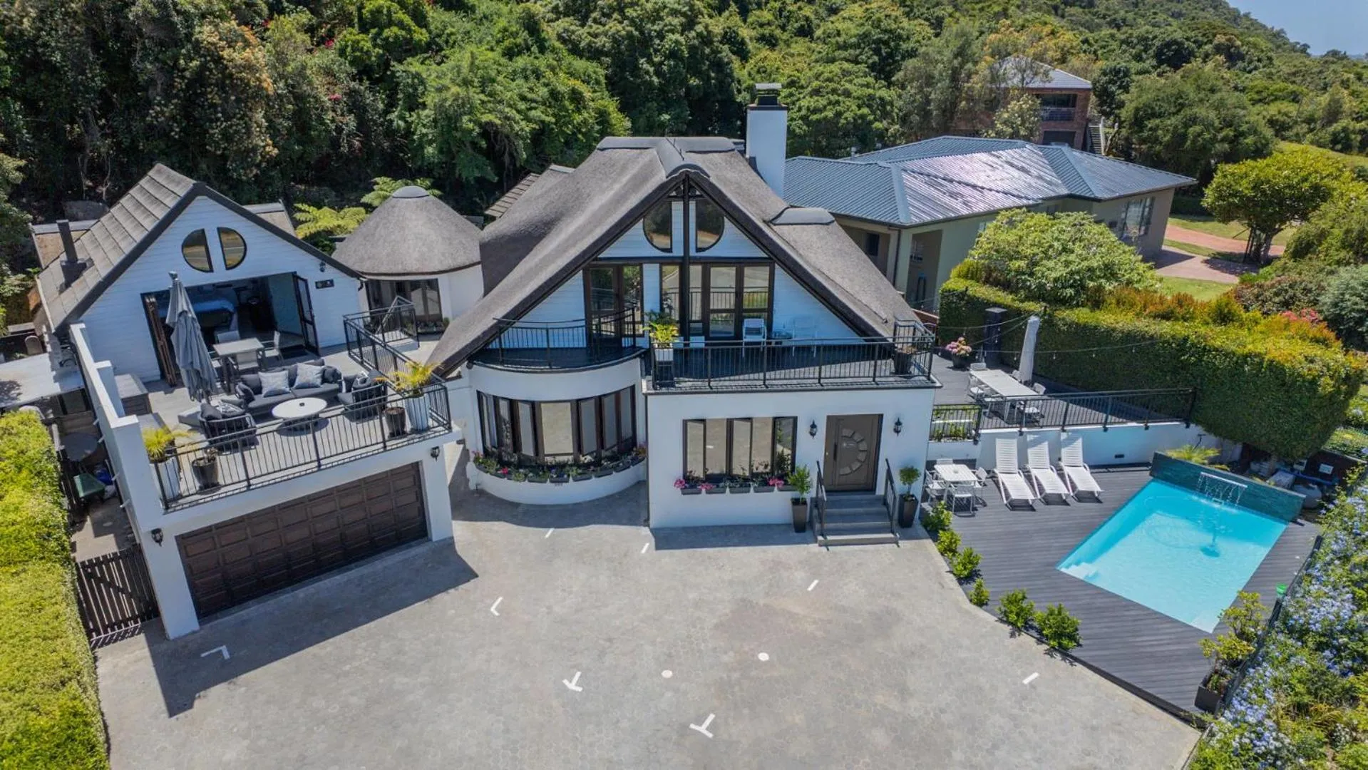 Property building in Cloverleigh Guest House