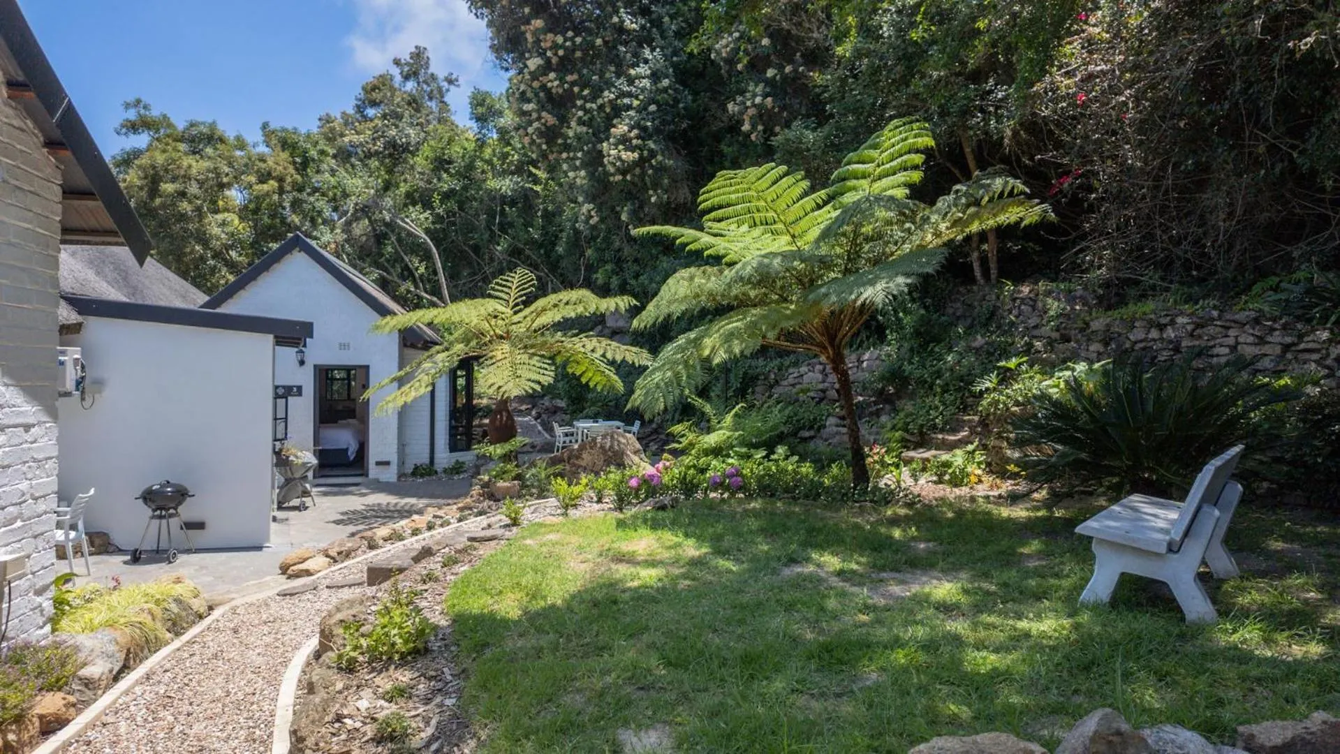 Property building in Cloverleigh Guest House