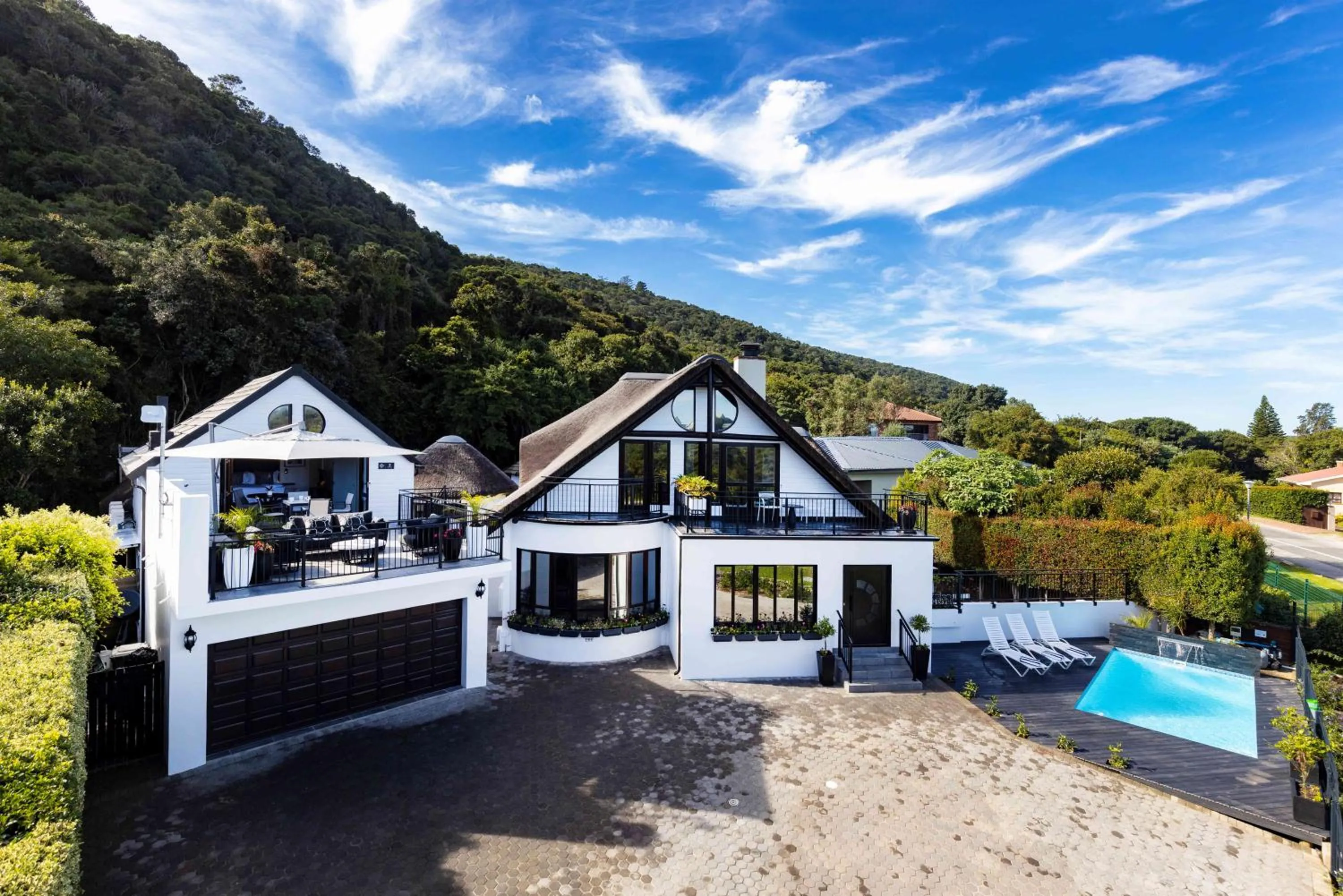 Property building in Cloverleigh Guest House