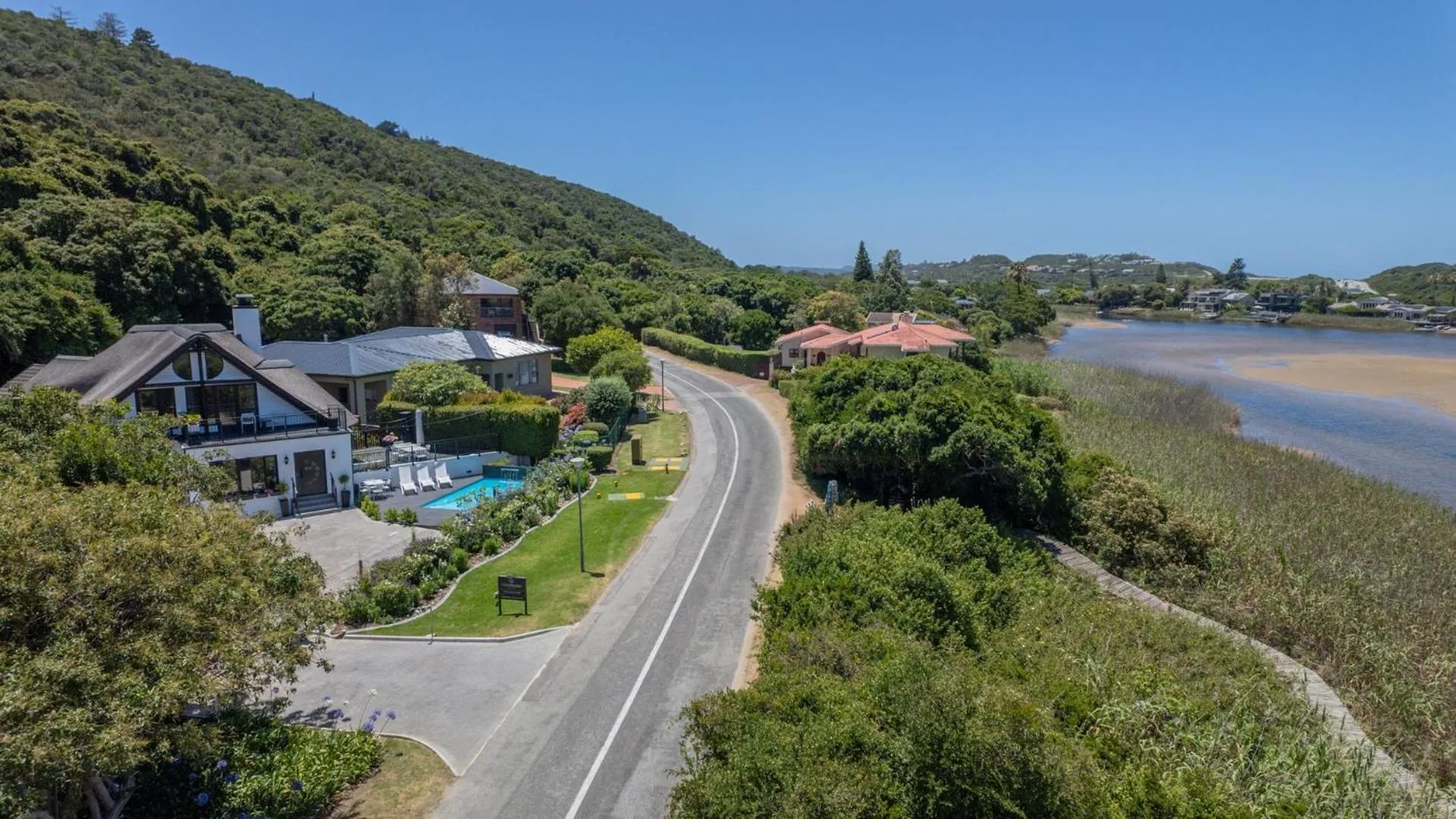 Property building in Cloverleigh Guest House