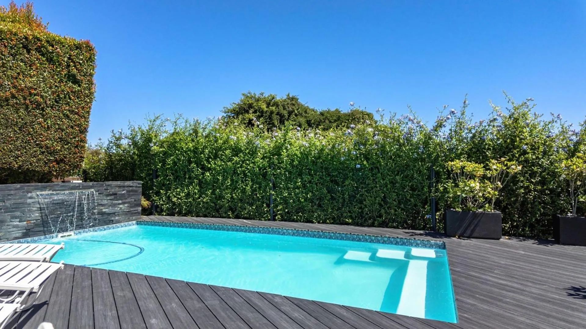 Property building in Cloverleigh Guest House