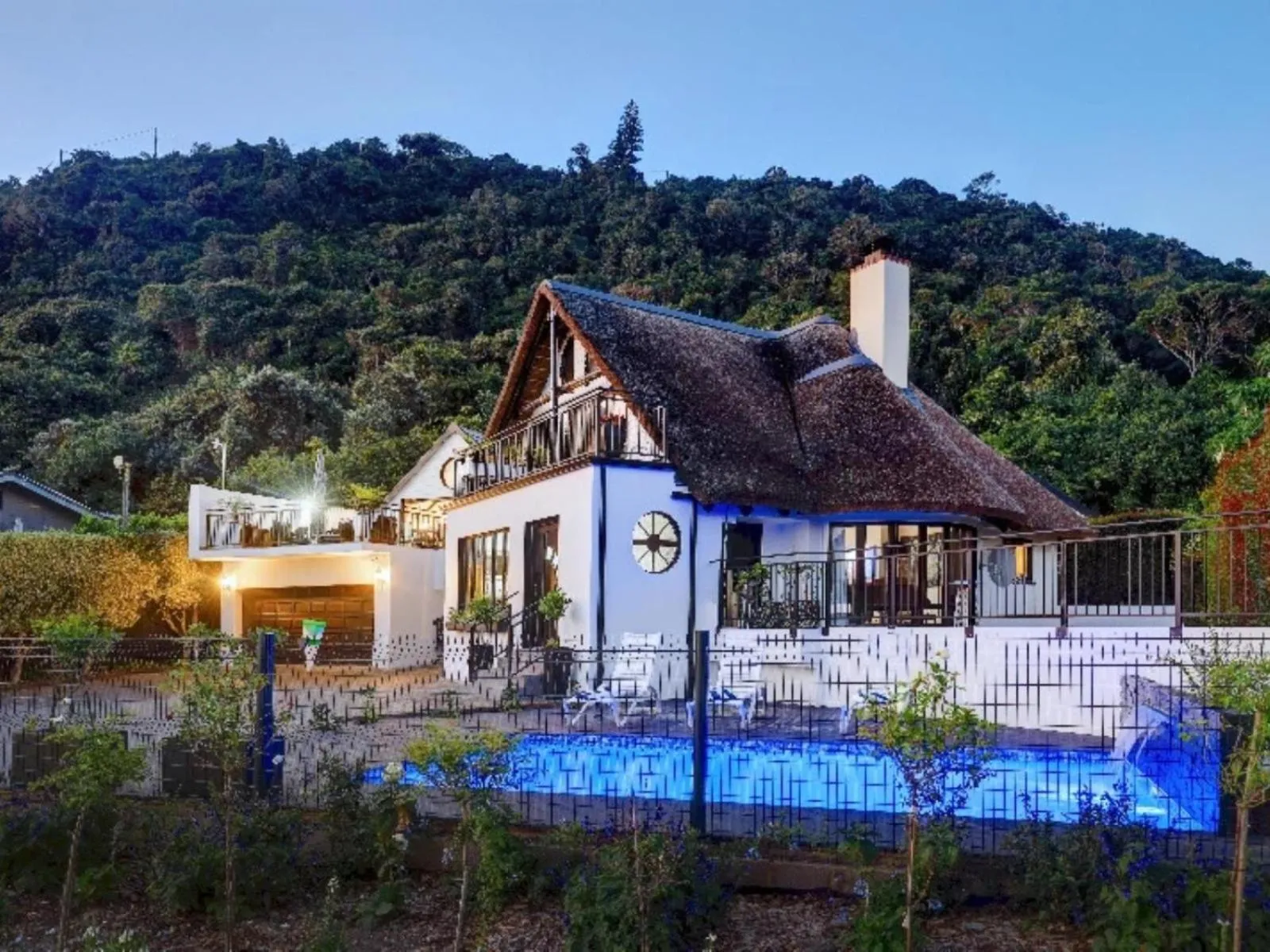 Property building in Cloverleigh Guest House