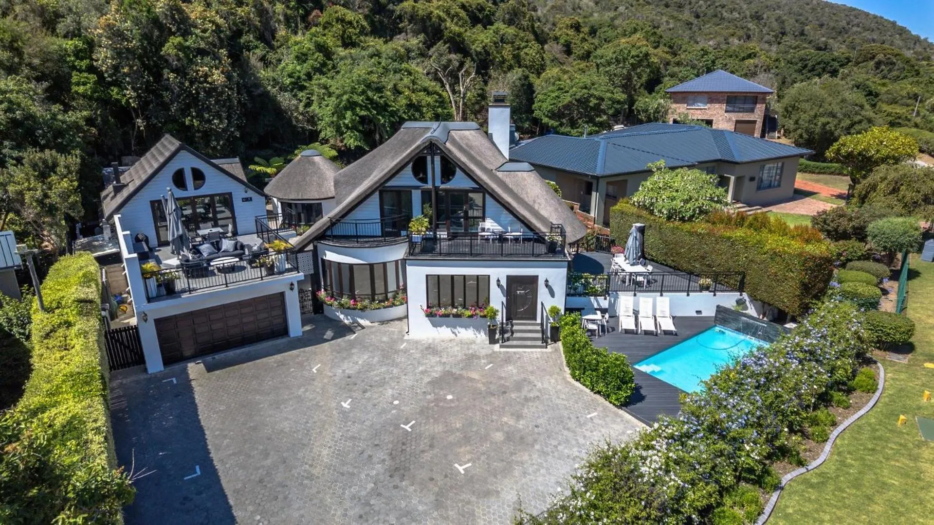 Property building in Cloverleigh Guest House