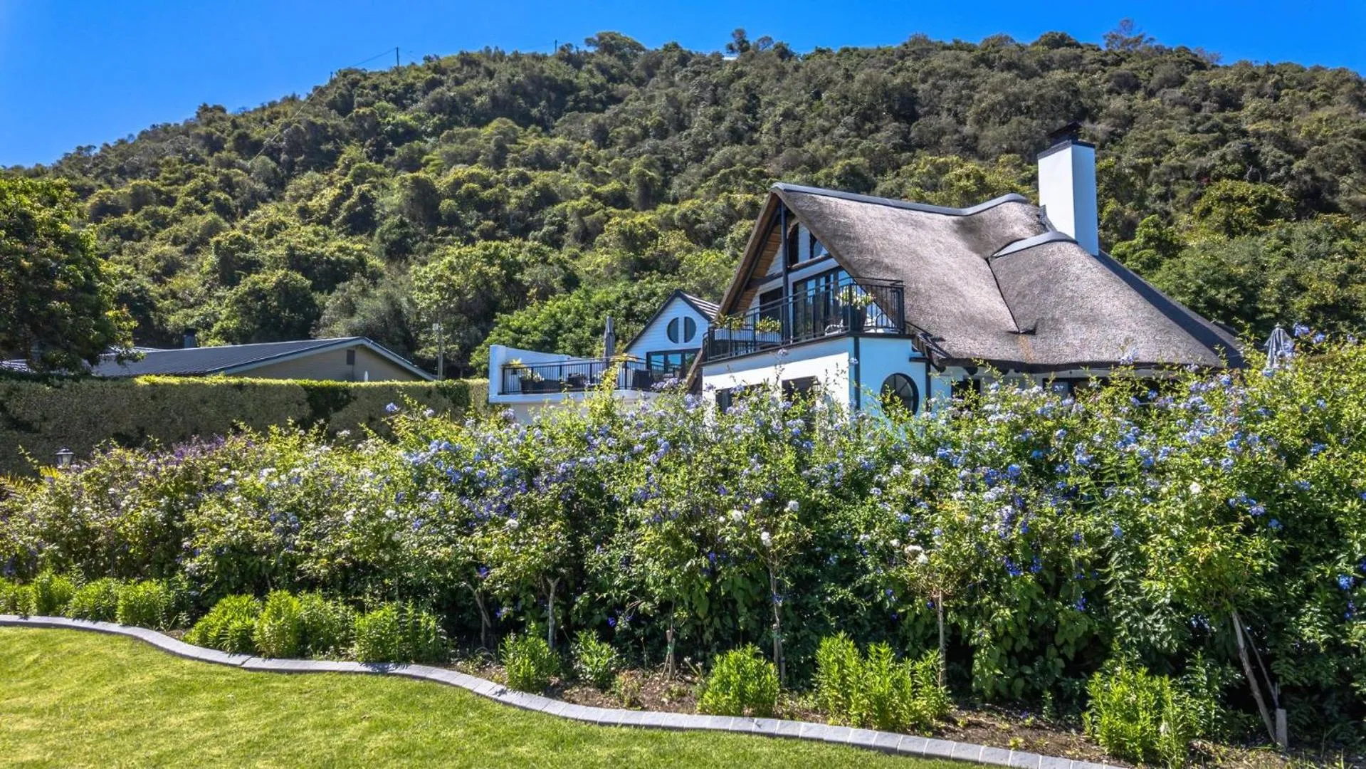 Property building in Cloverleigh Guest House