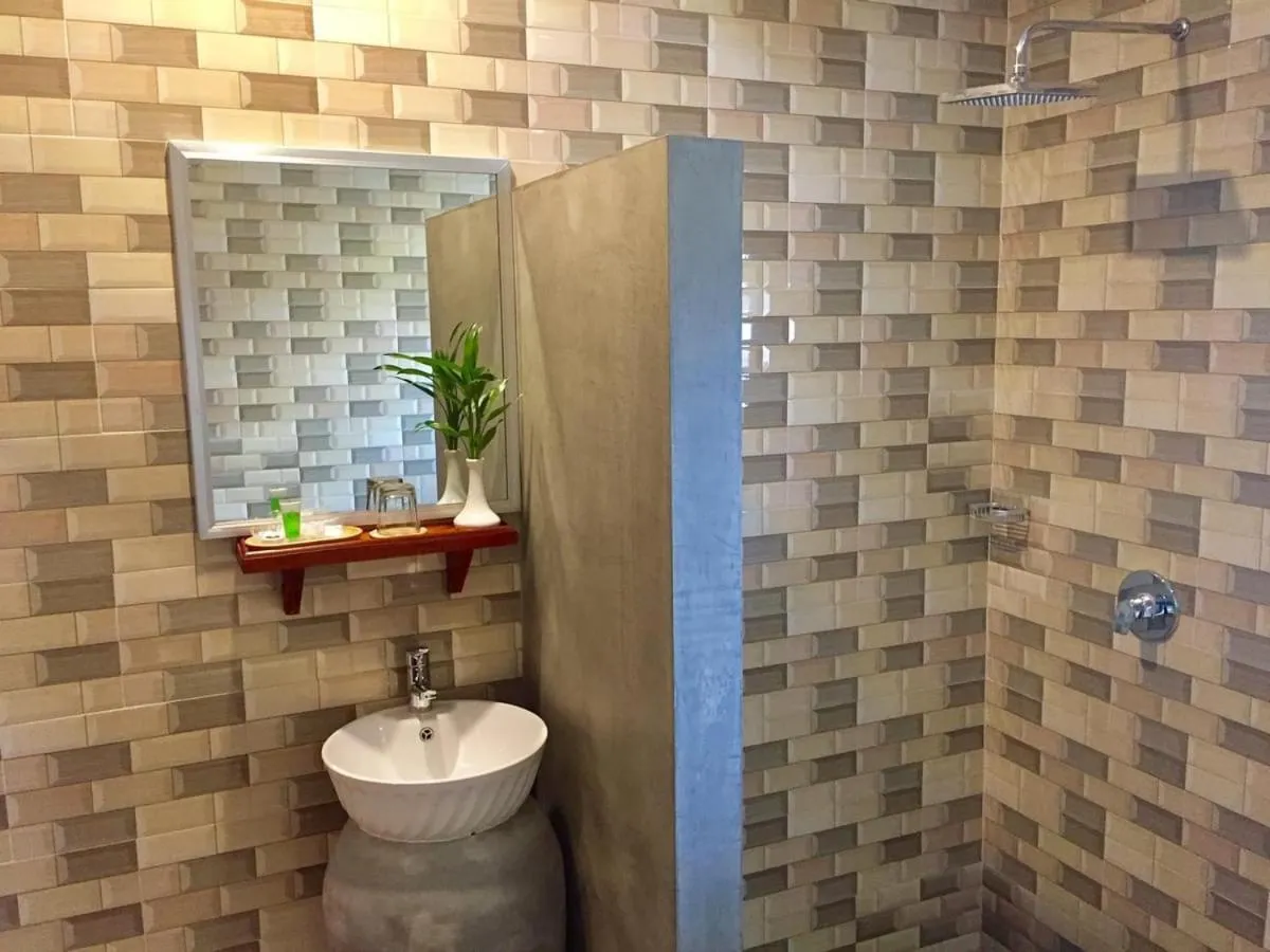 Shower in Nico's Hotel 2