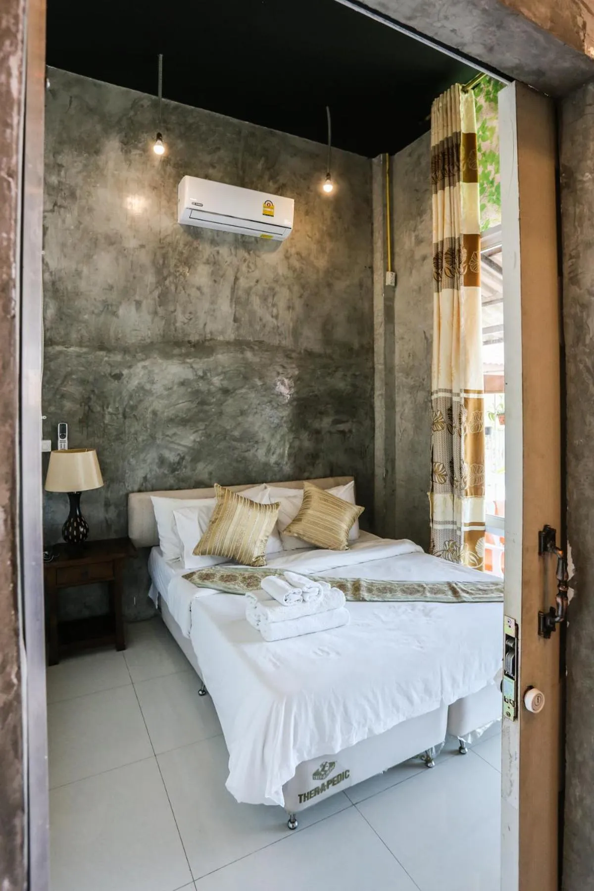 Bed in Phalaburi resort by dreamhouse