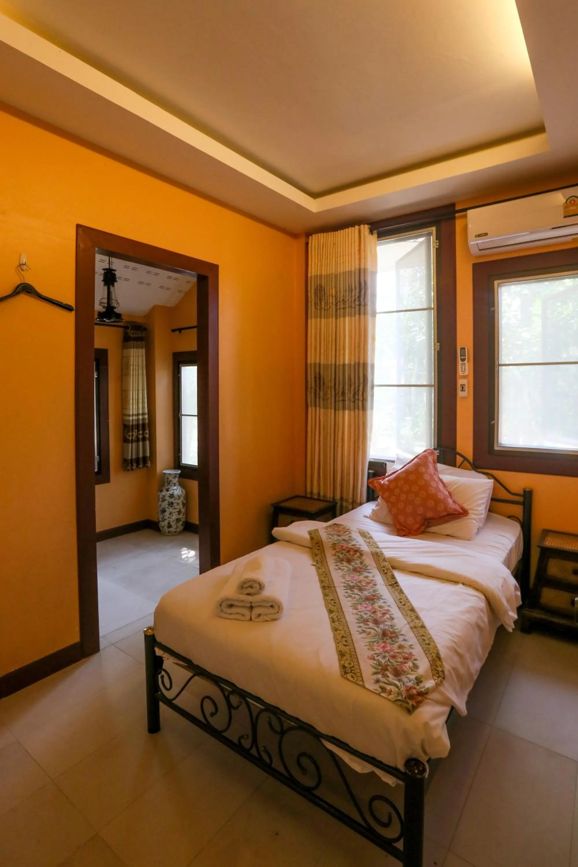 Bed in Phalaburi resort by dreamhouse