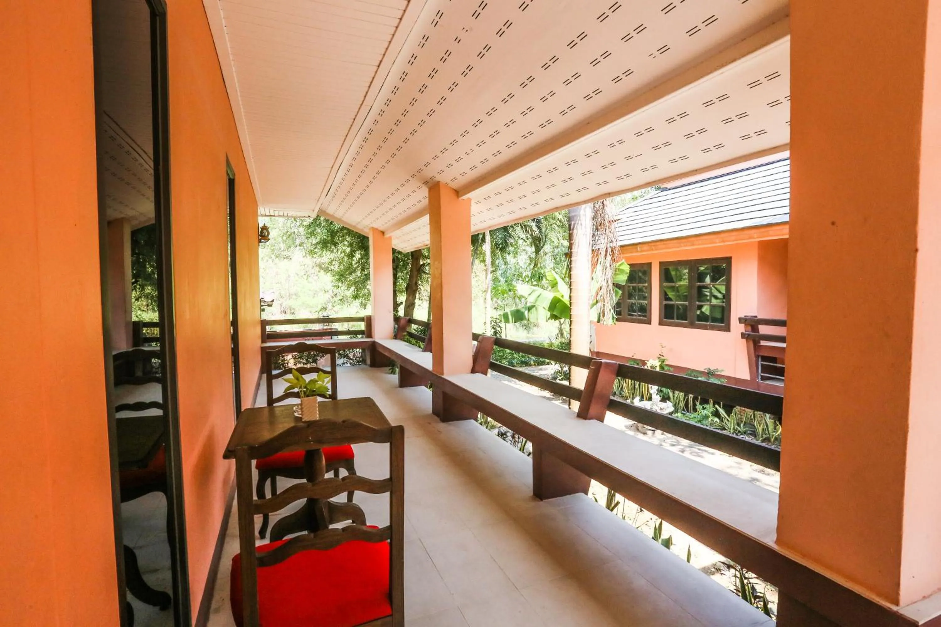 Phalaburi resort by dreamhouse