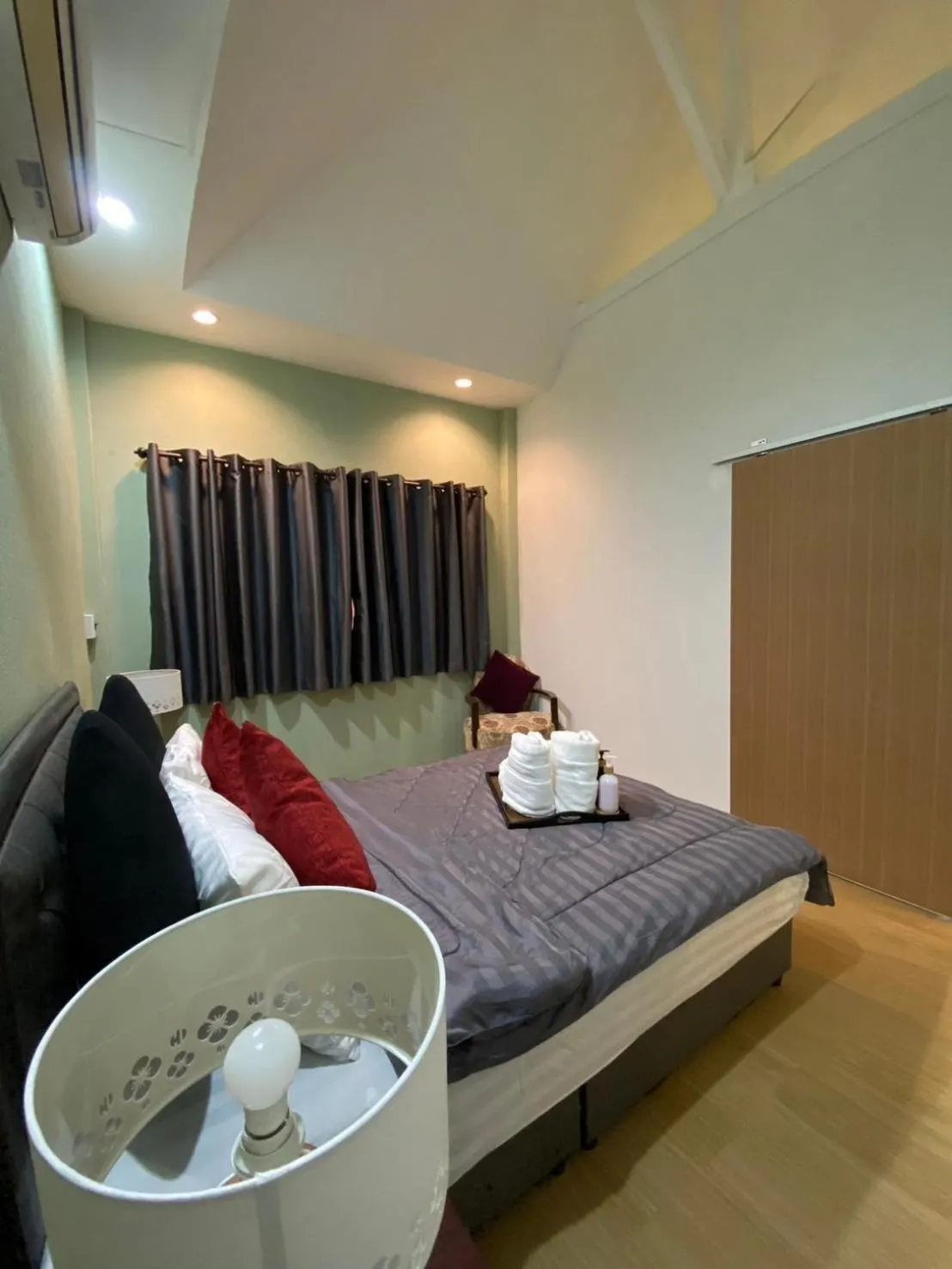 Bed in Phalaburi resort by dreamhouse