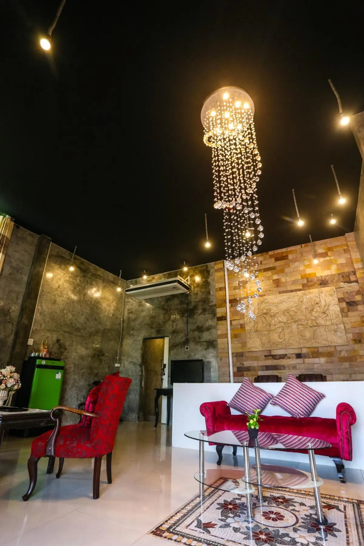 Phalaburi resort by dreamhouse