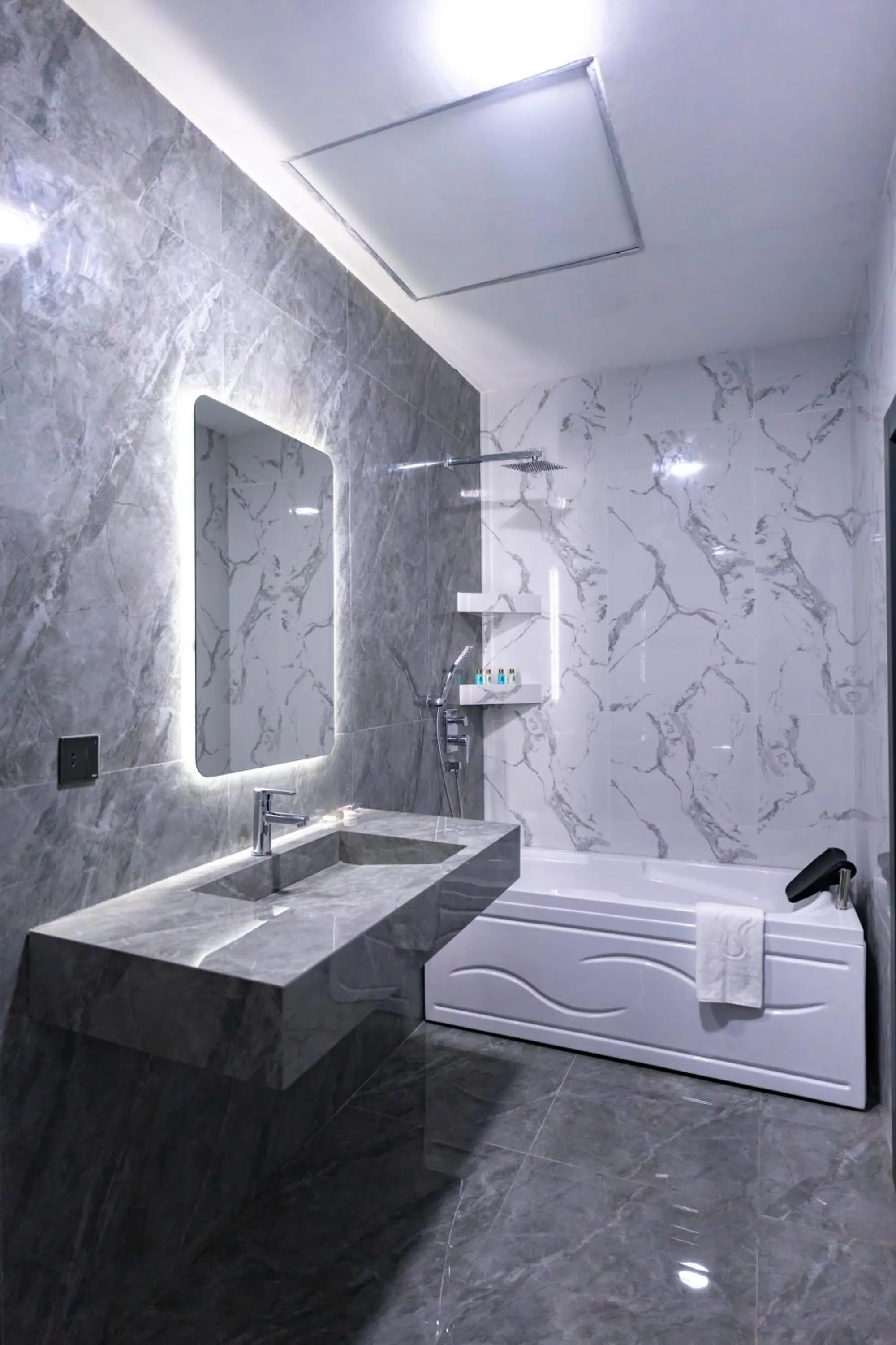 Shower in SECRET HOTEL